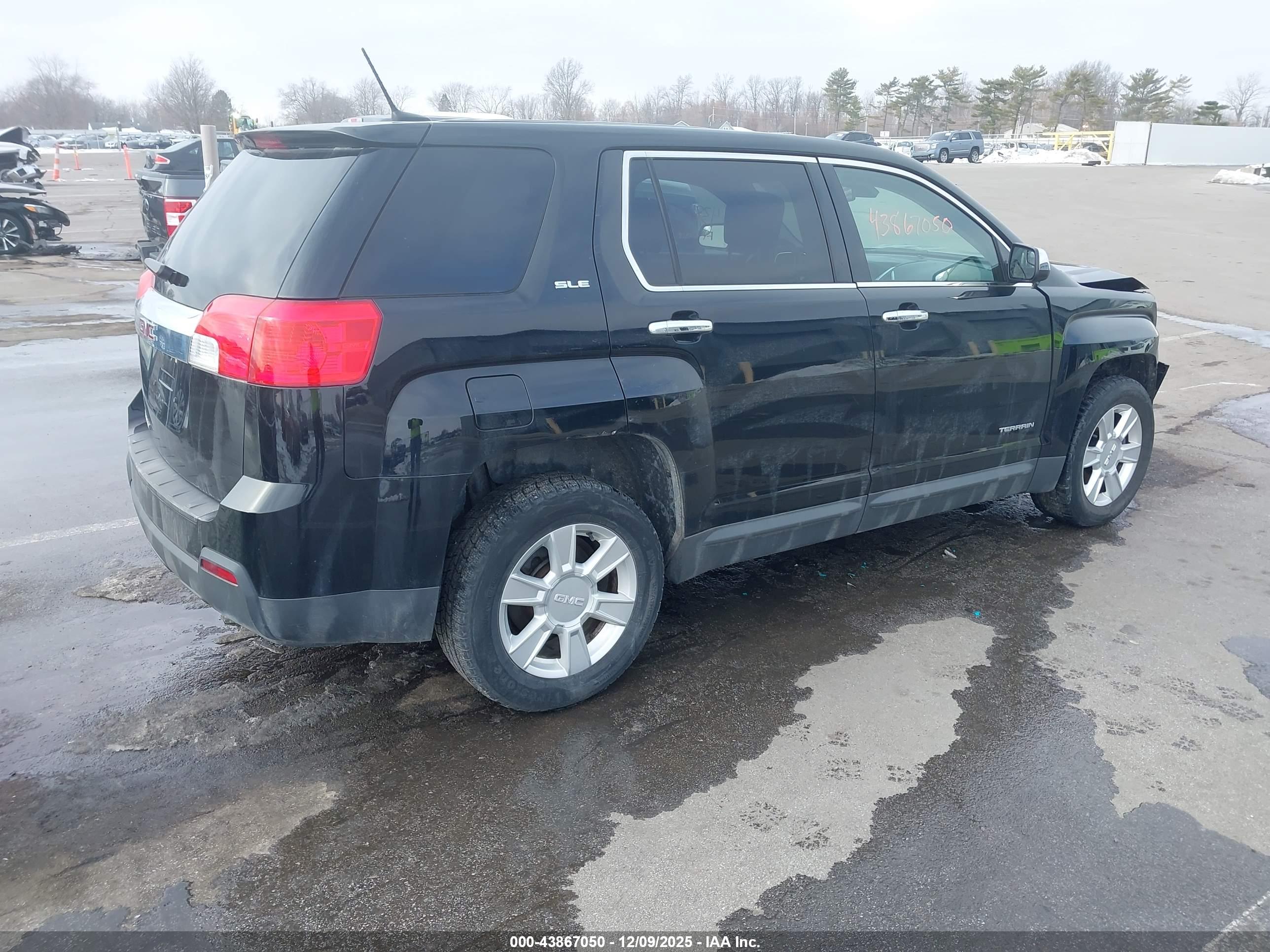 GMC TERRAIN image 4