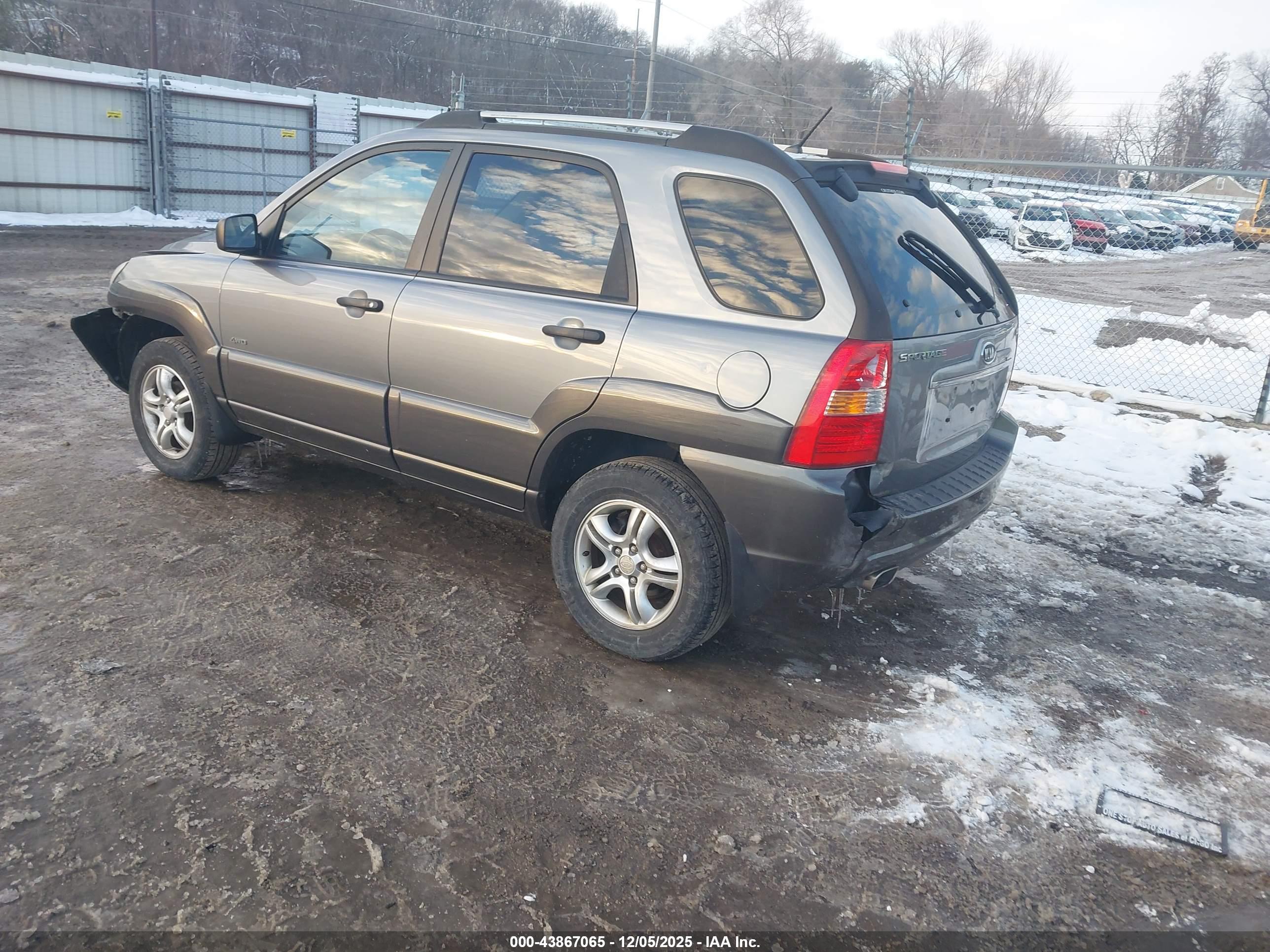 KIA SPORTAGE image 3
