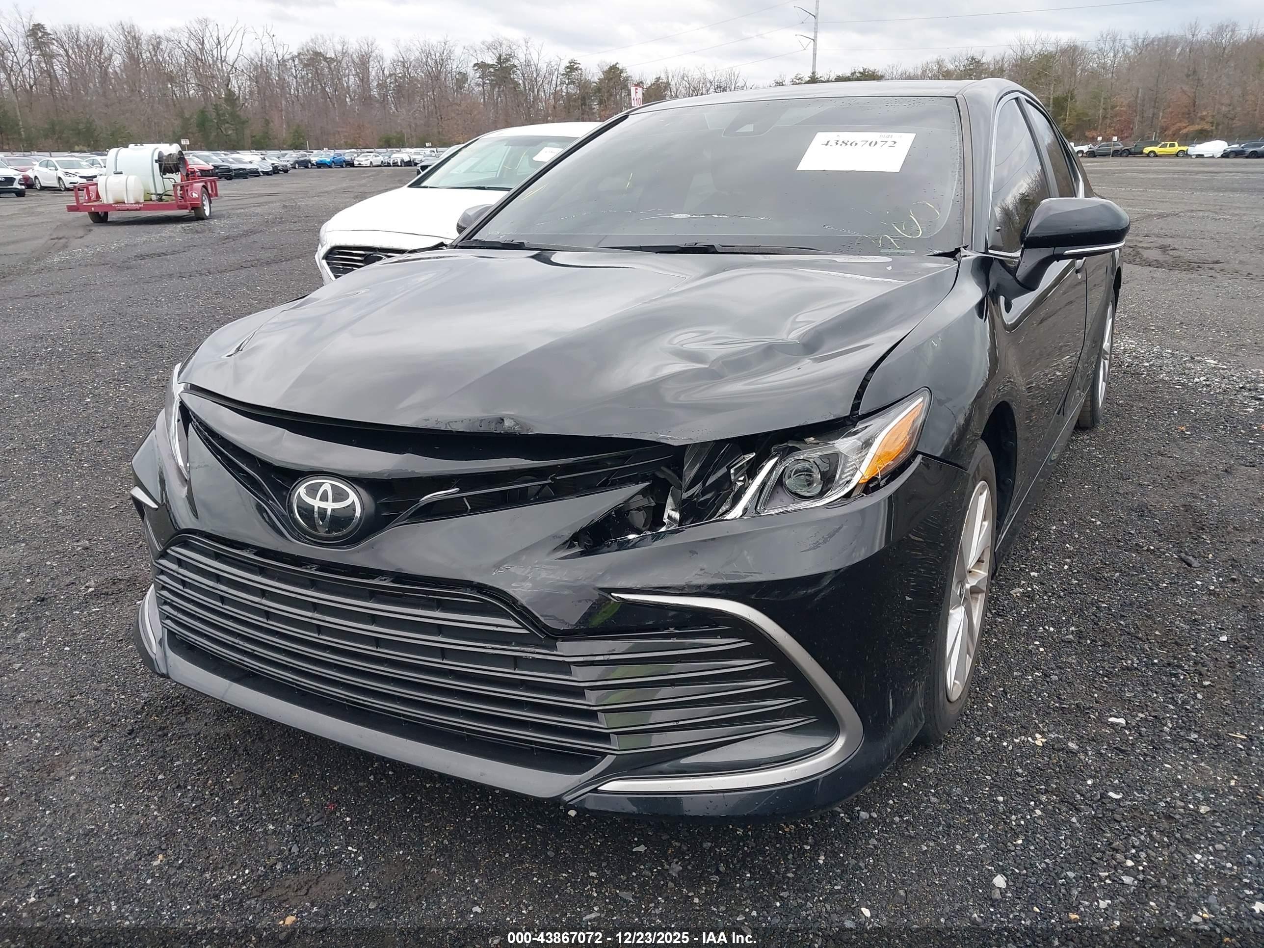 TOYOTA CAMRY image 6