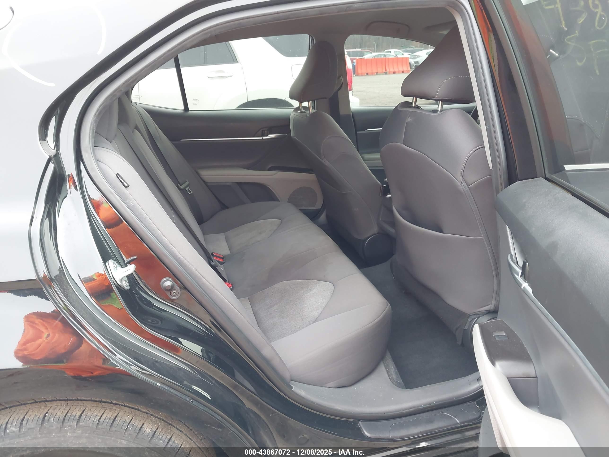TOYOTA CAMRY image 8
