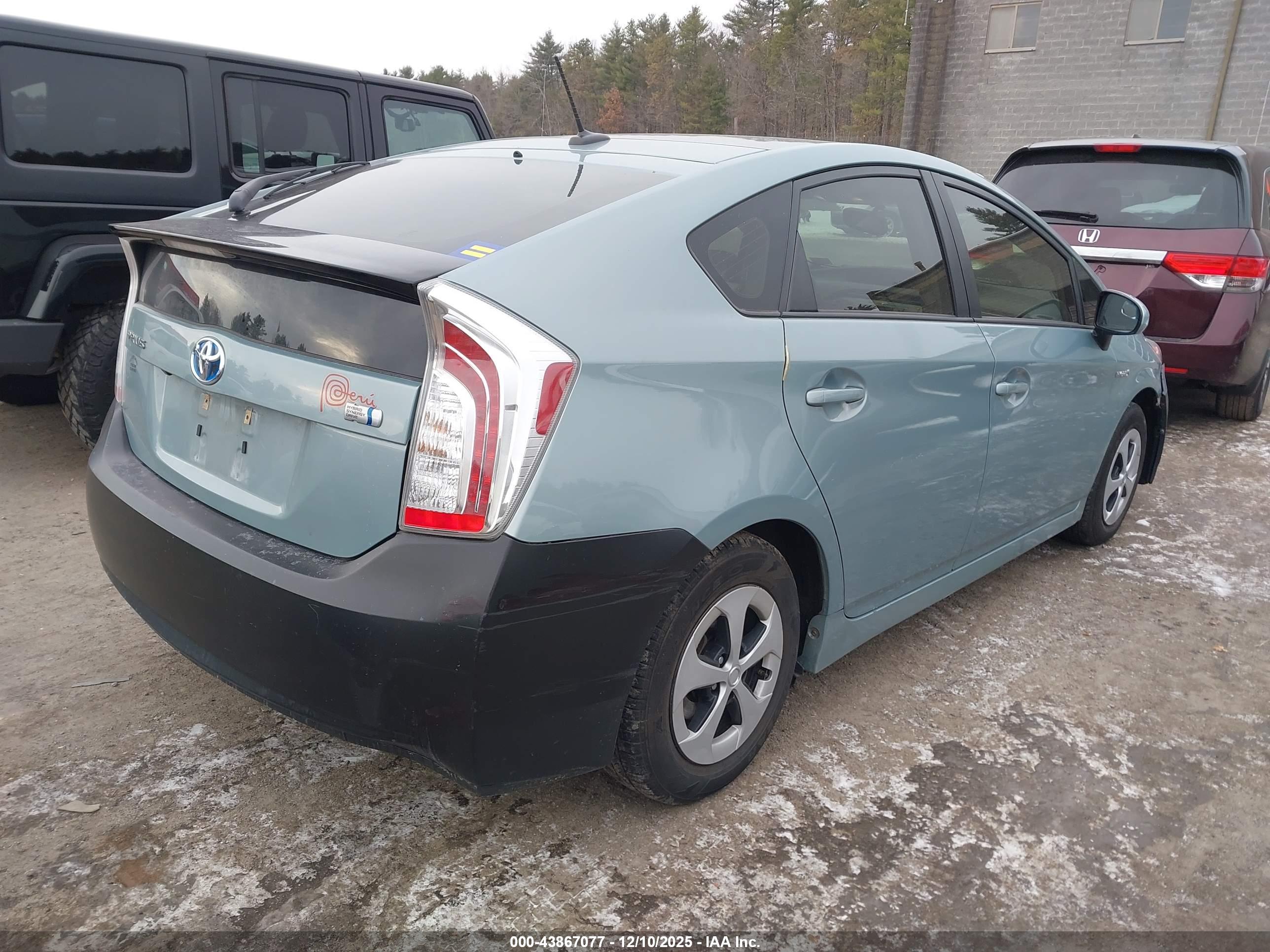 TOYOTA PRIUS image 4