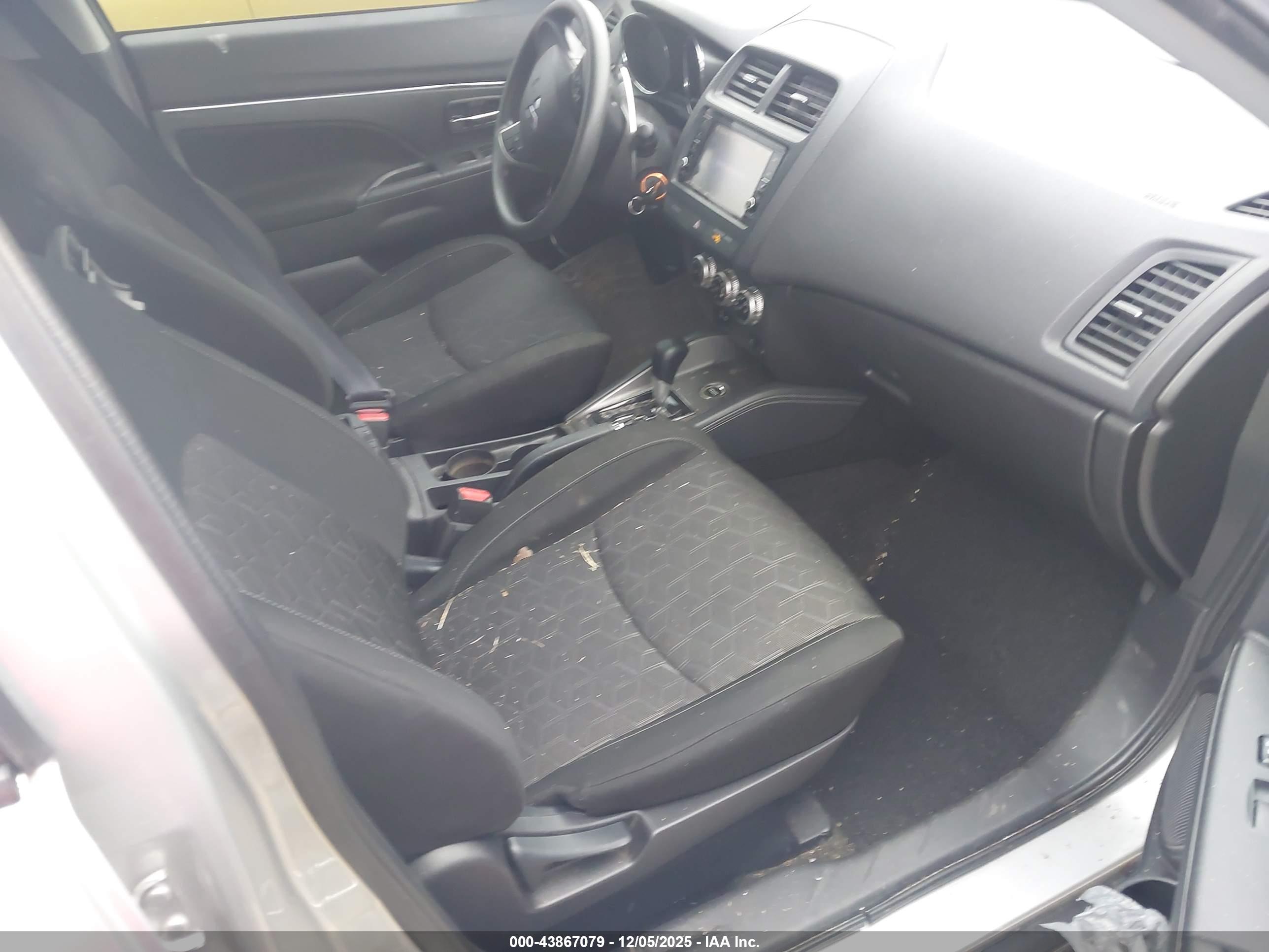 MITSUBISHI OUTLANDER image 5