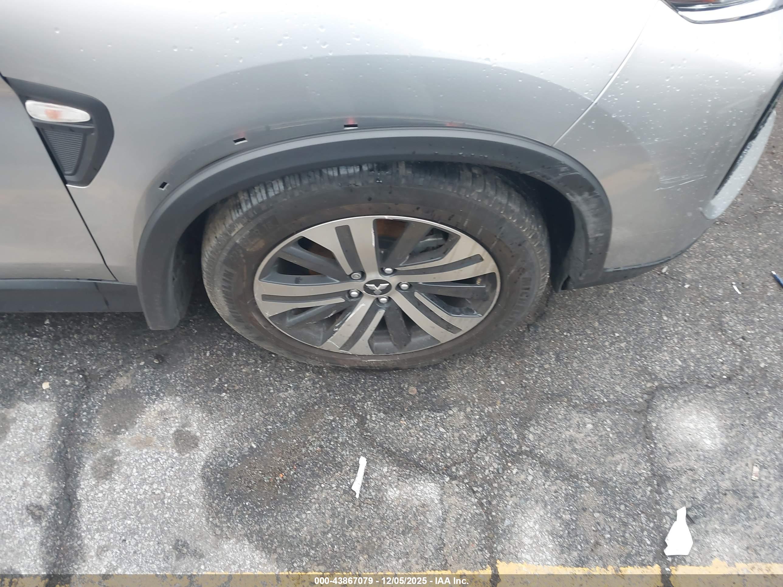 MITSUBISHI OUTLANDER image 6