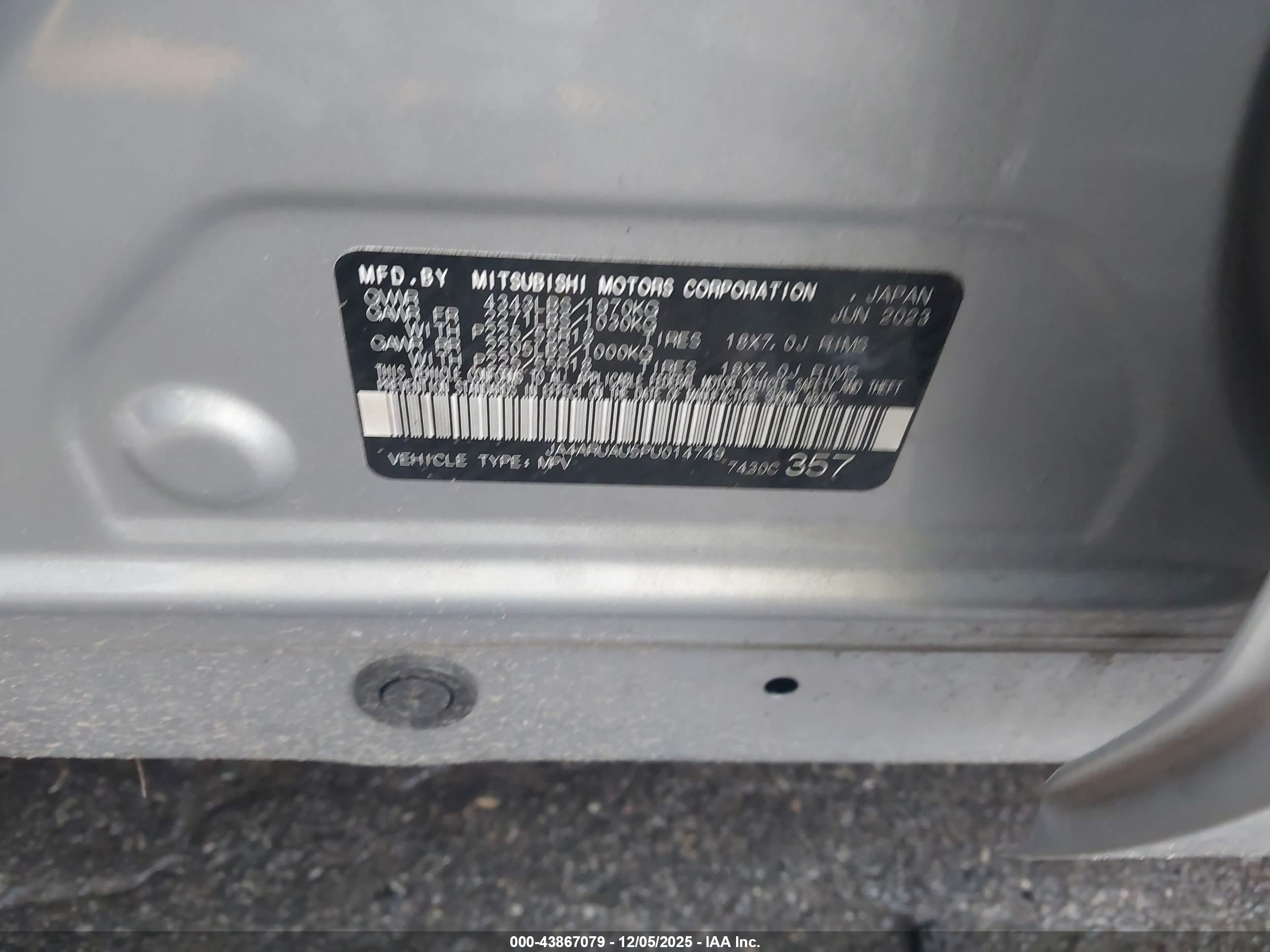 MITSUBISHI OUTLANDER image 9