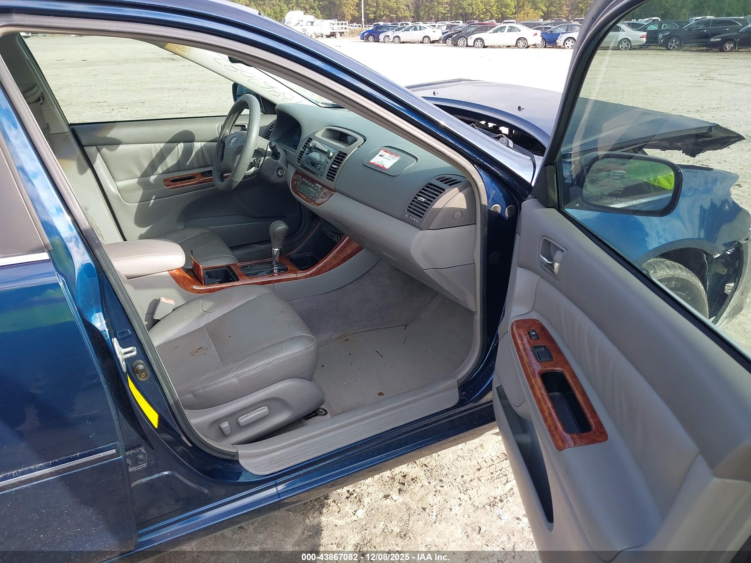 TOYOTA CAMRY image 5