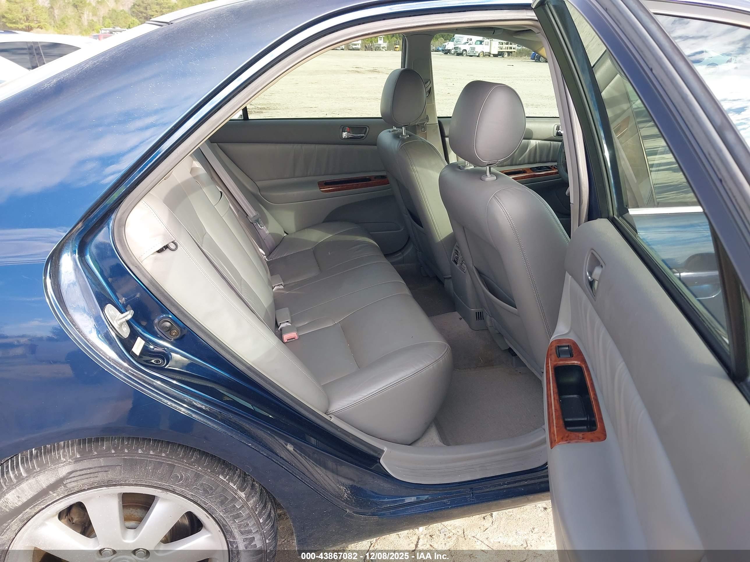 TOYOTA CAMRY image 8