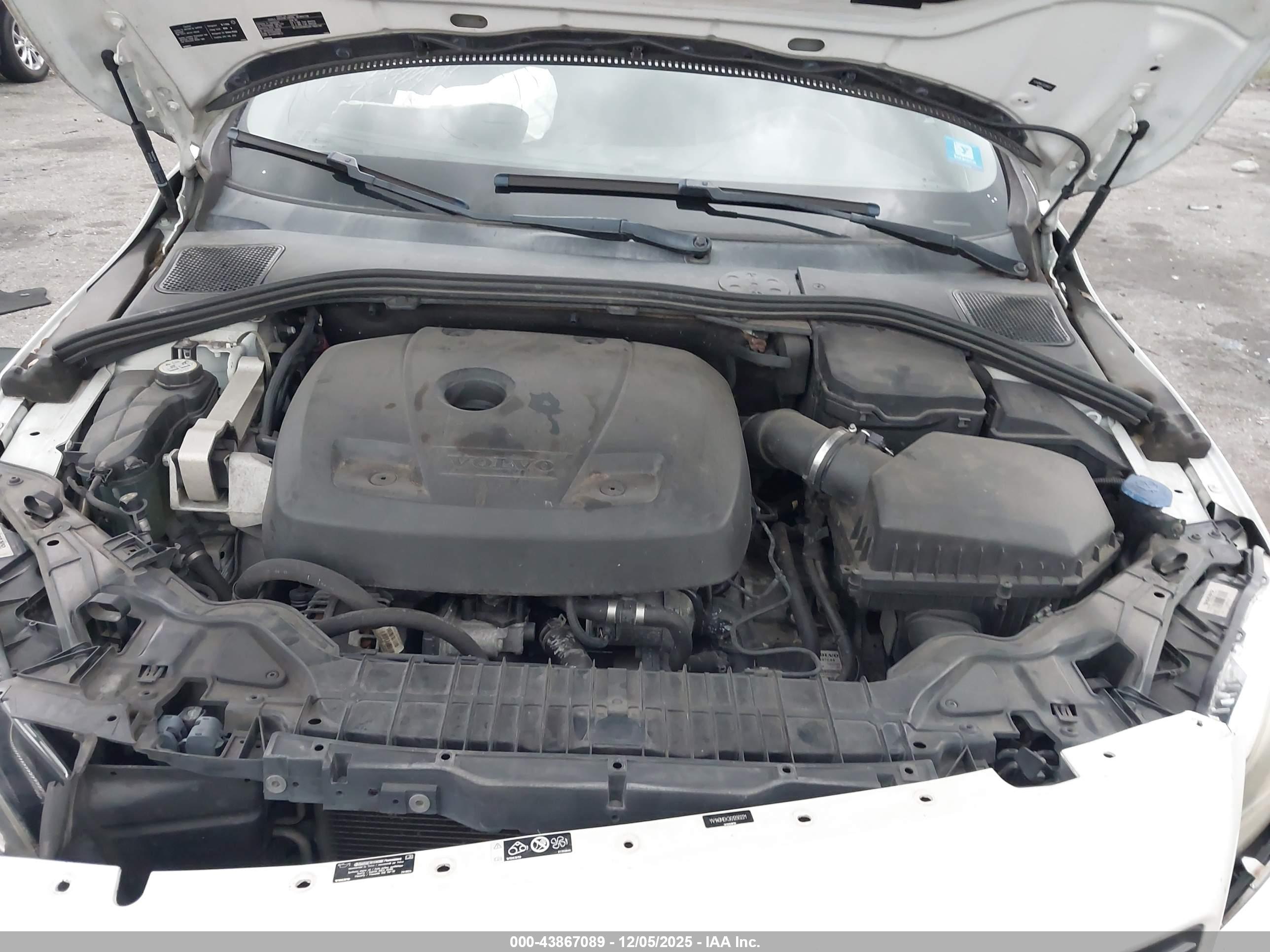 VOLVO V60 image 10