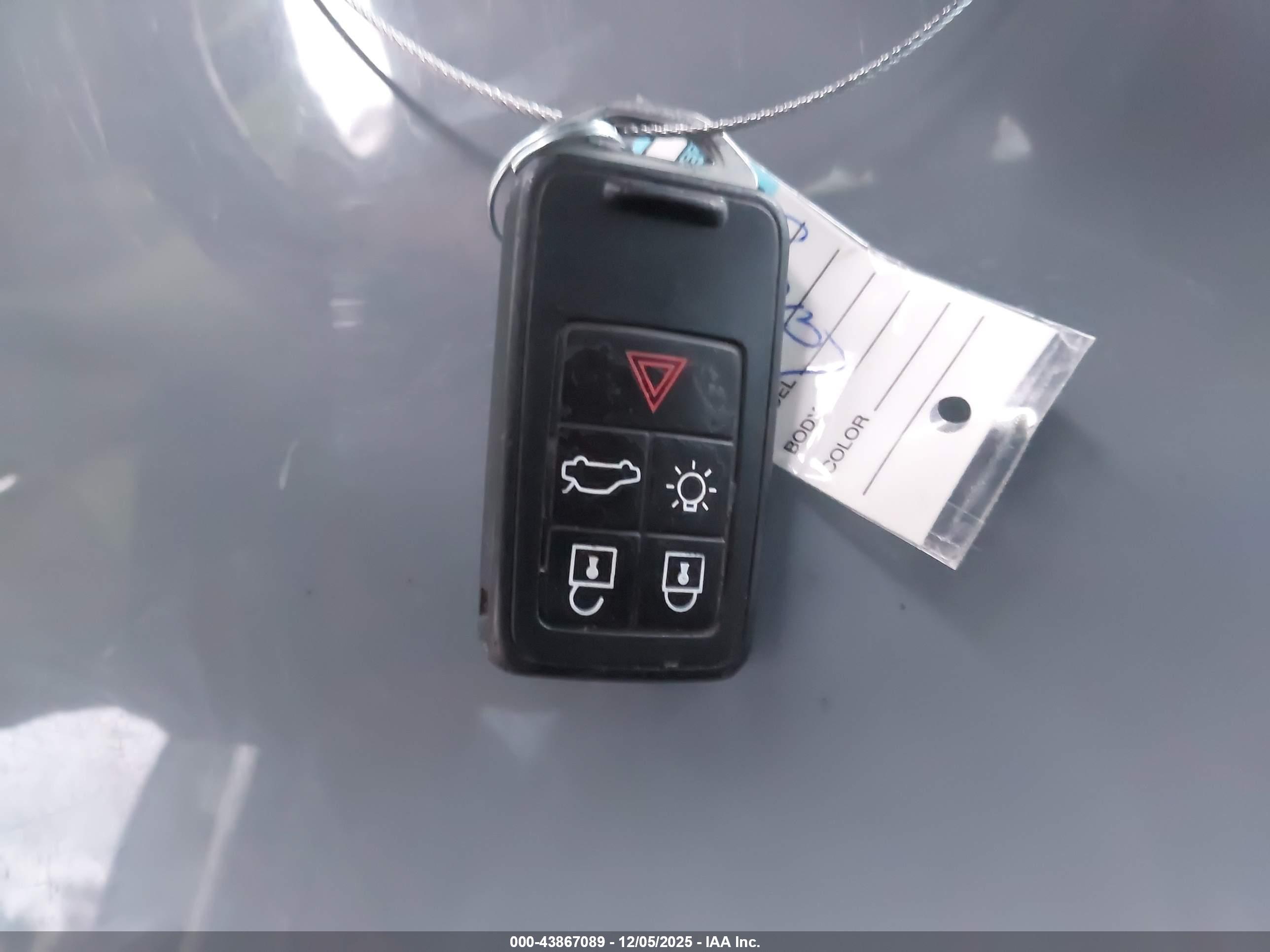 VOLVO V60 image 11