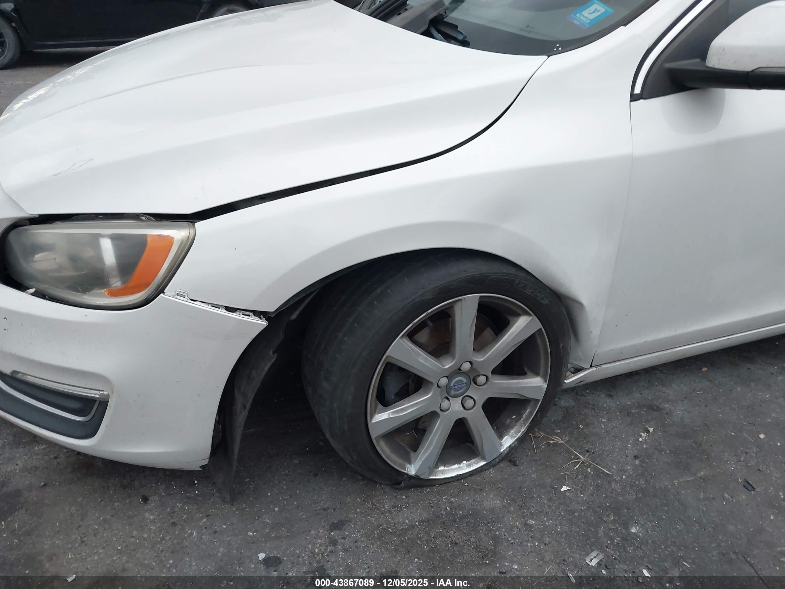 VOLVO V60 image 6