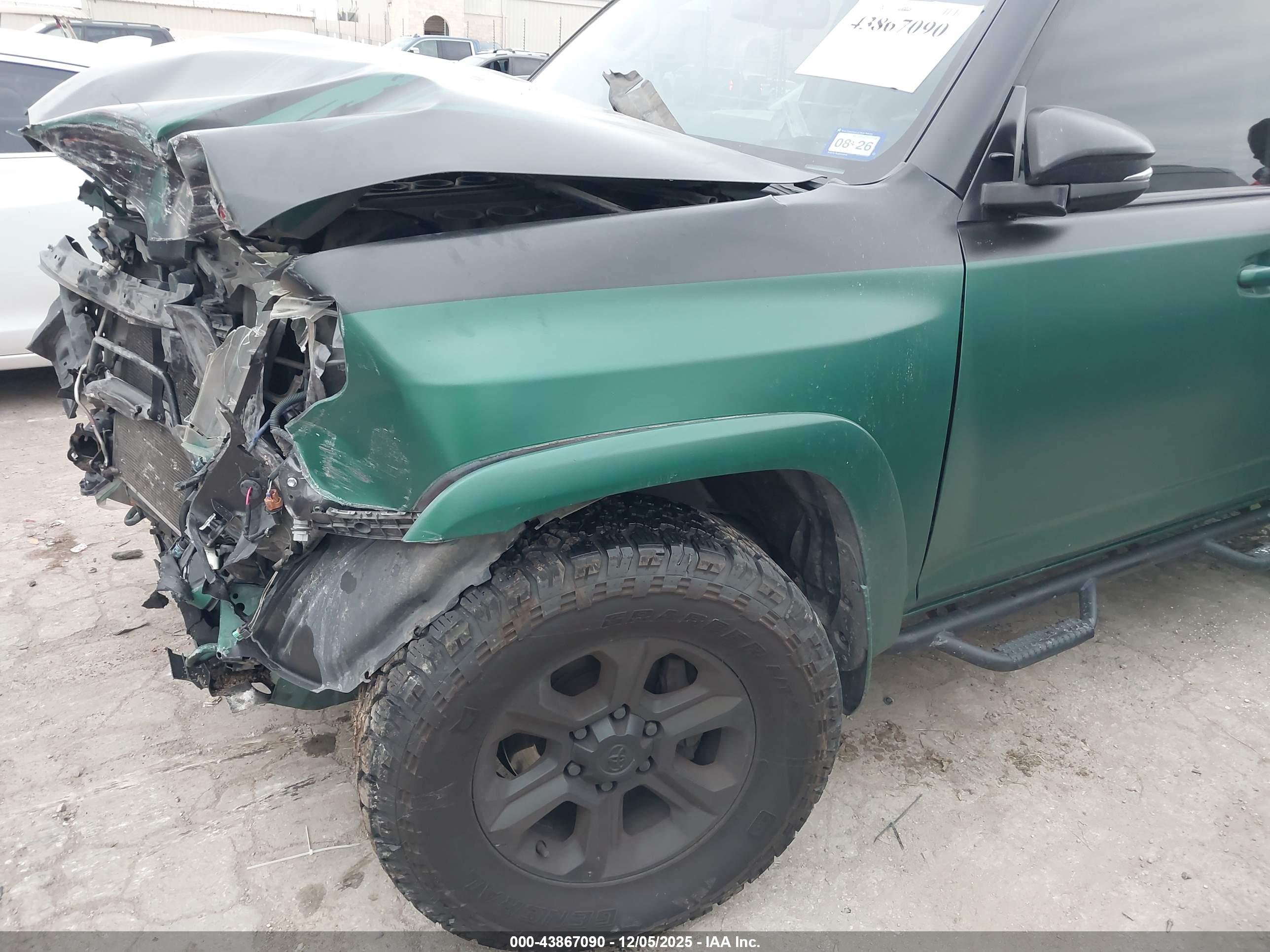TOYOTA 4RUNNER image 6