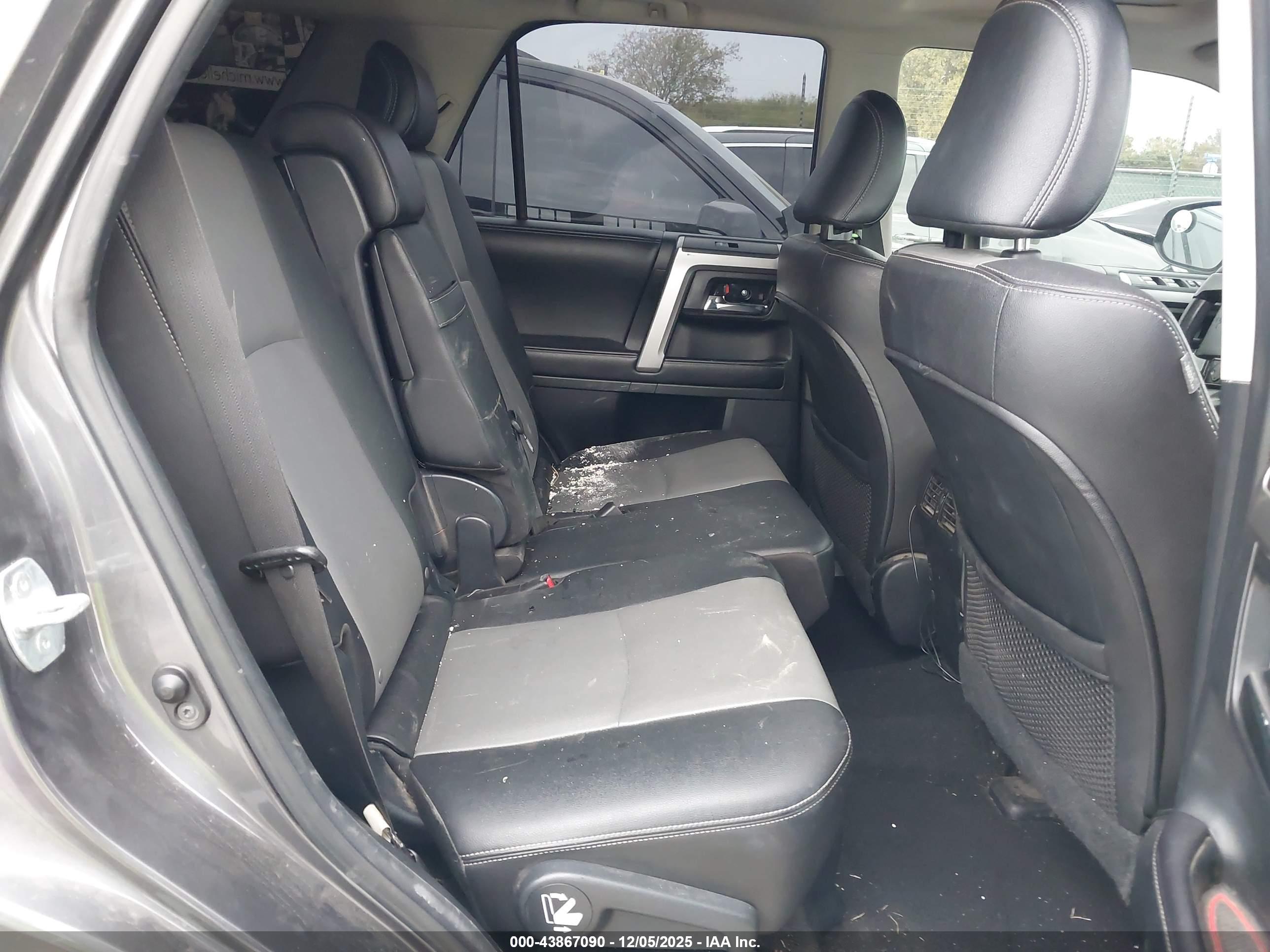 TOYOTA 4RUNNER image 8