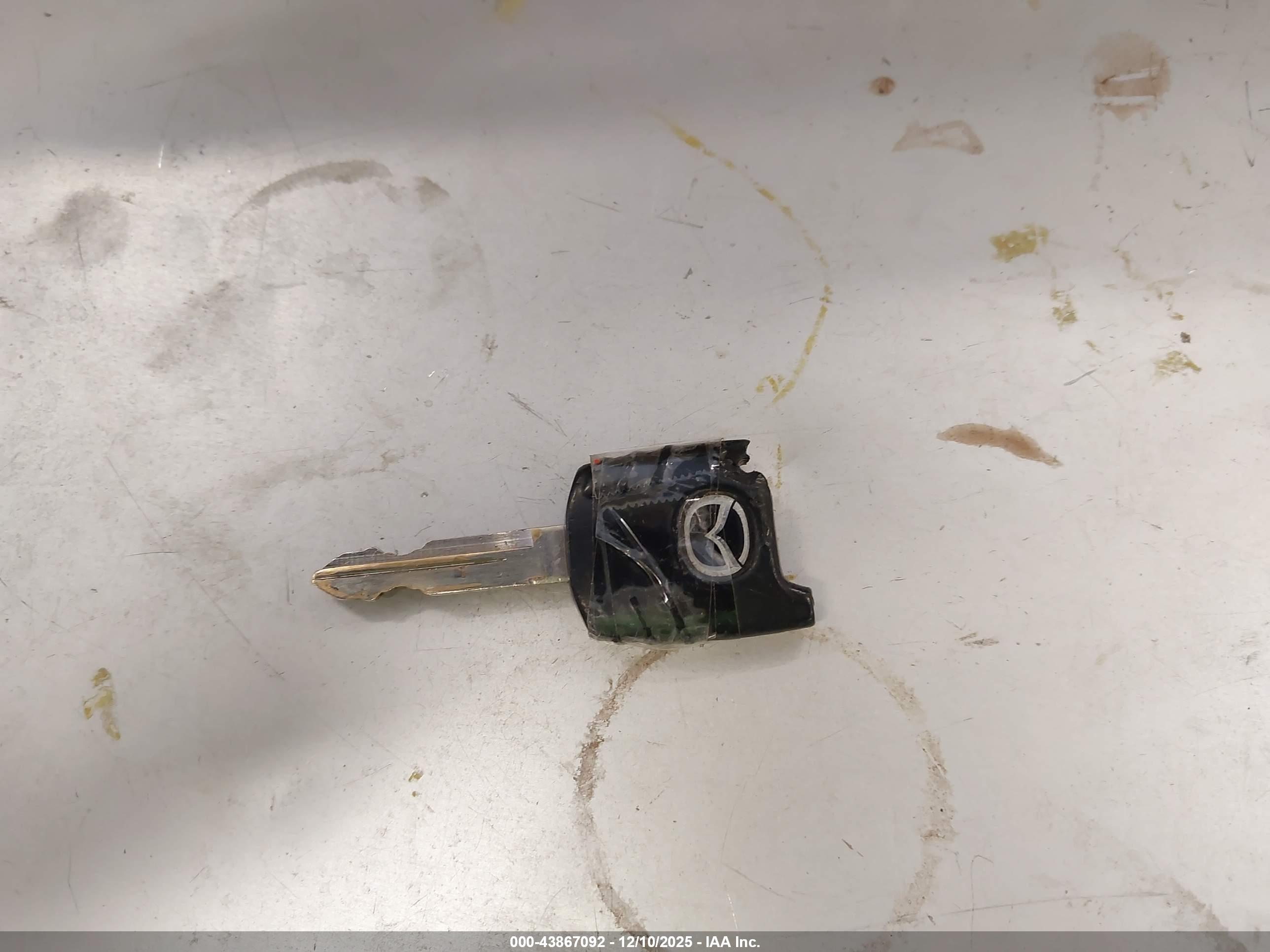 MAZDA TRIBUTE image 11
