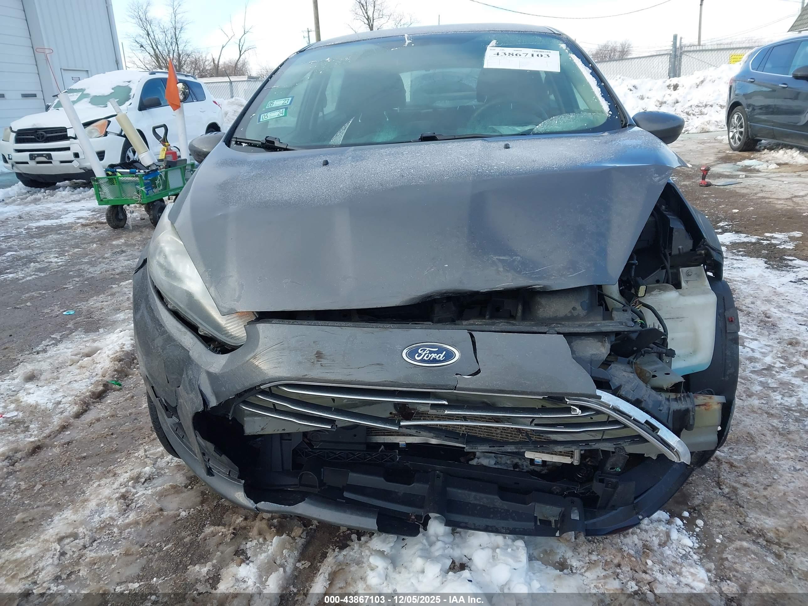 FORD FIESTA image 6