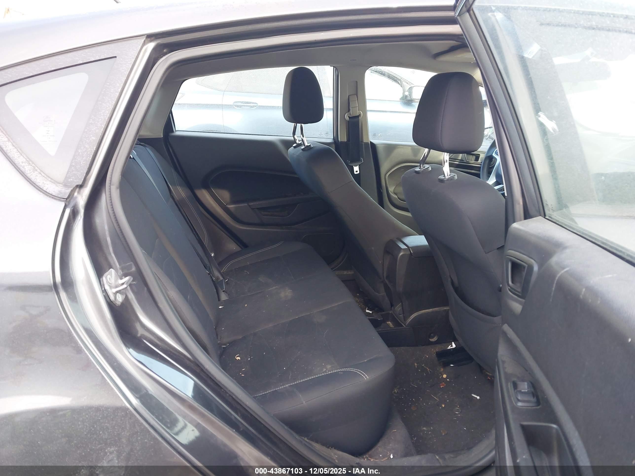 FORD FIESTA image 8