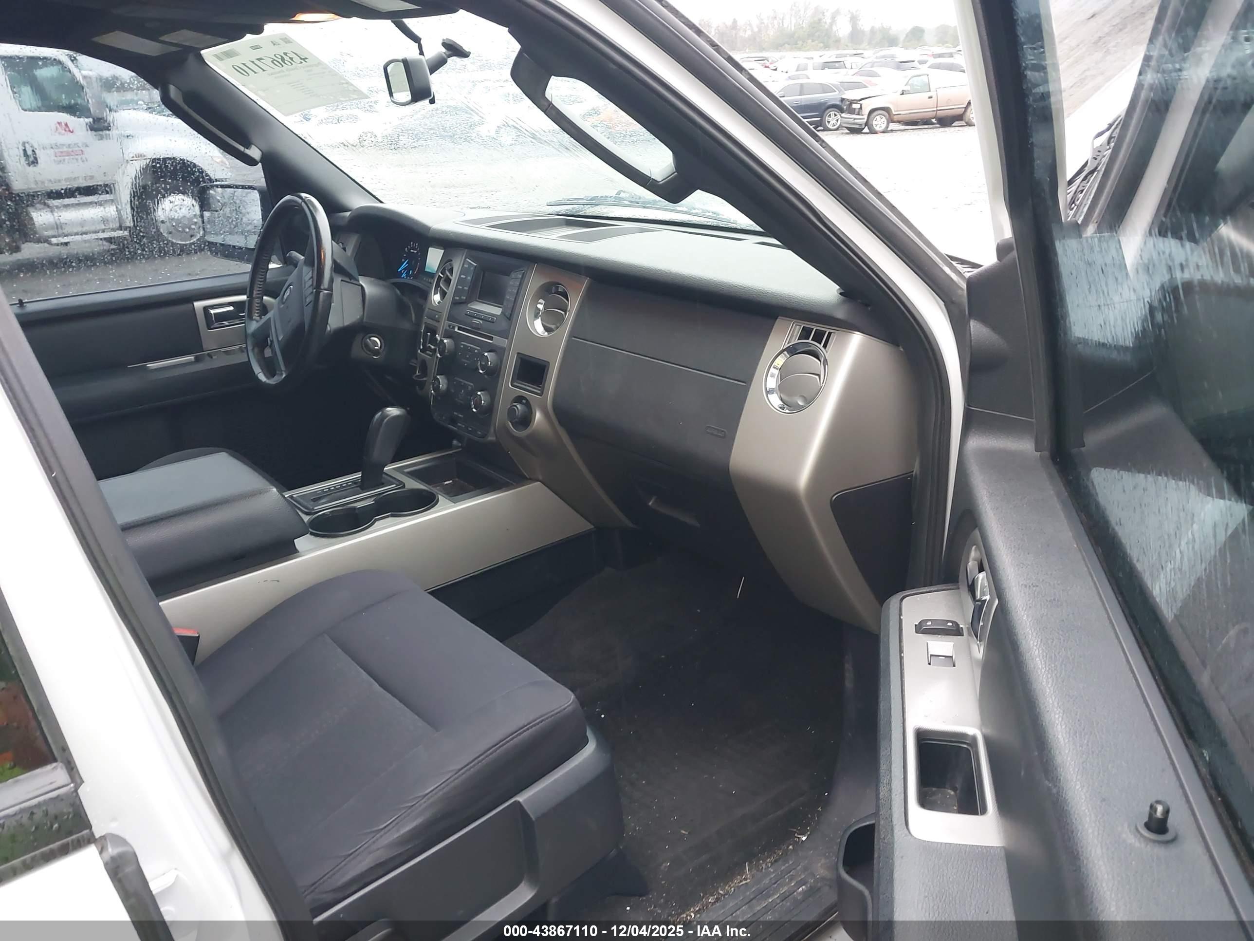 FORD EXPEDITION image 5