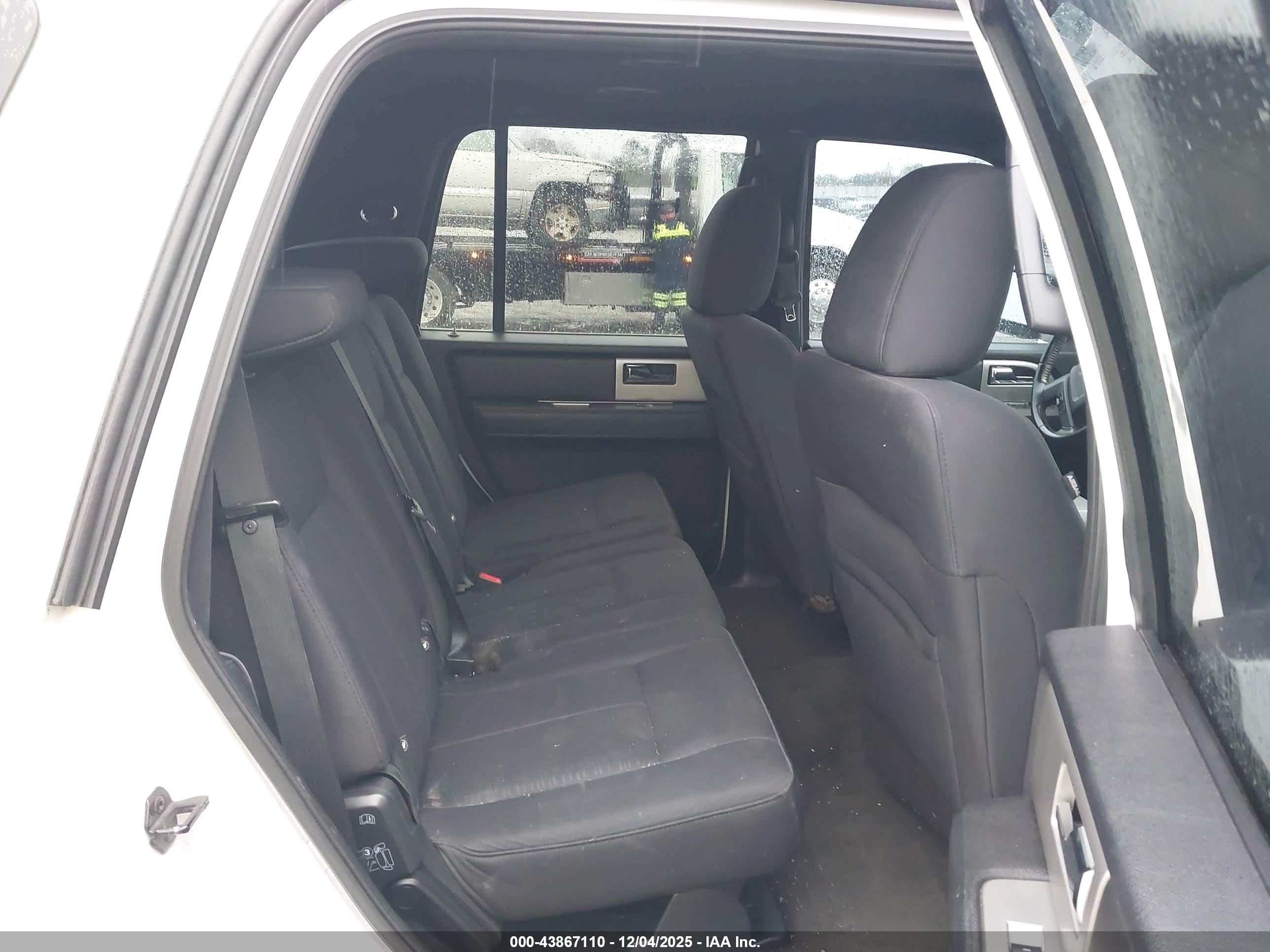 FORD EXPEDITION image 8
