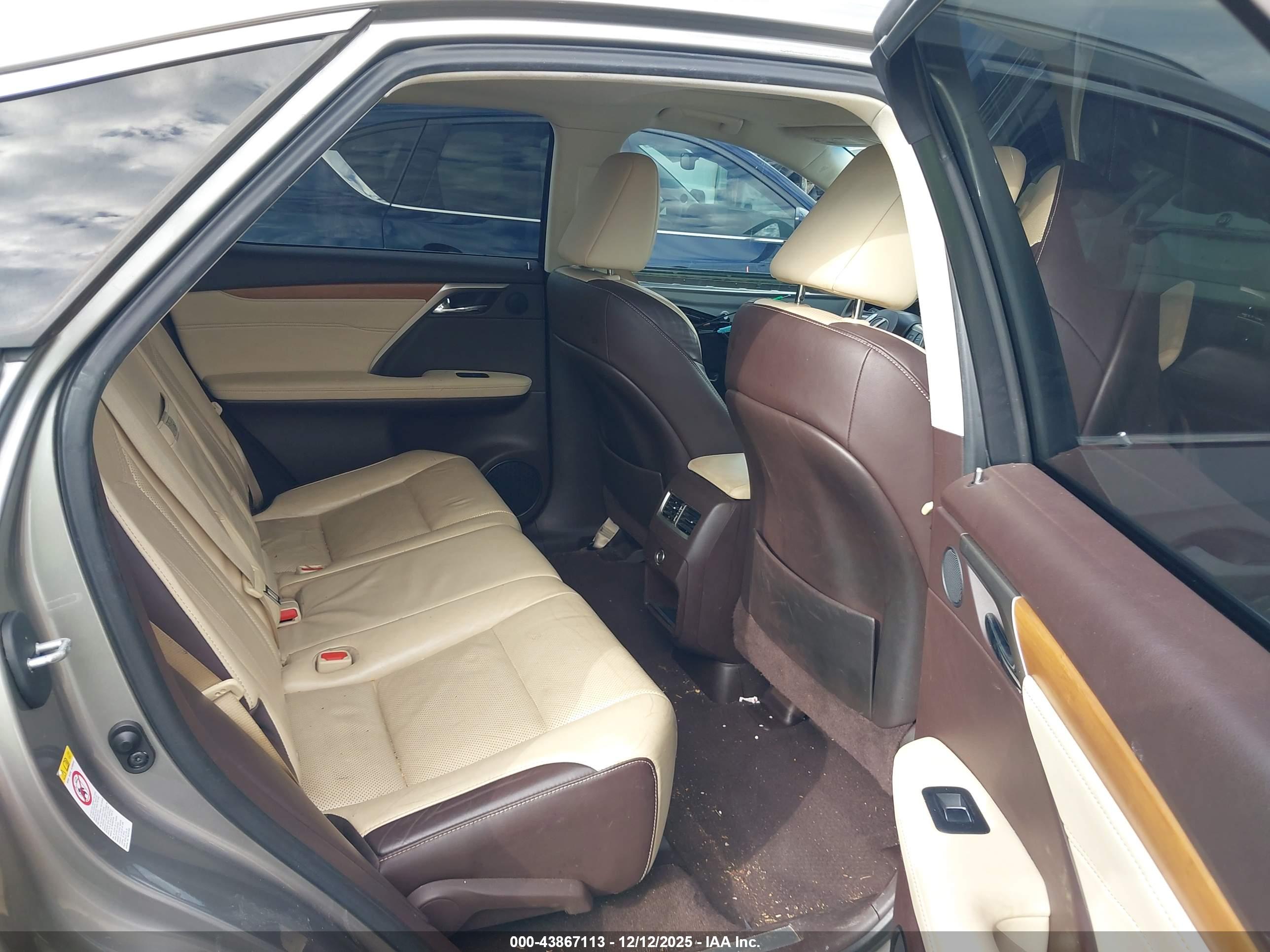 LEXUS RX image 8