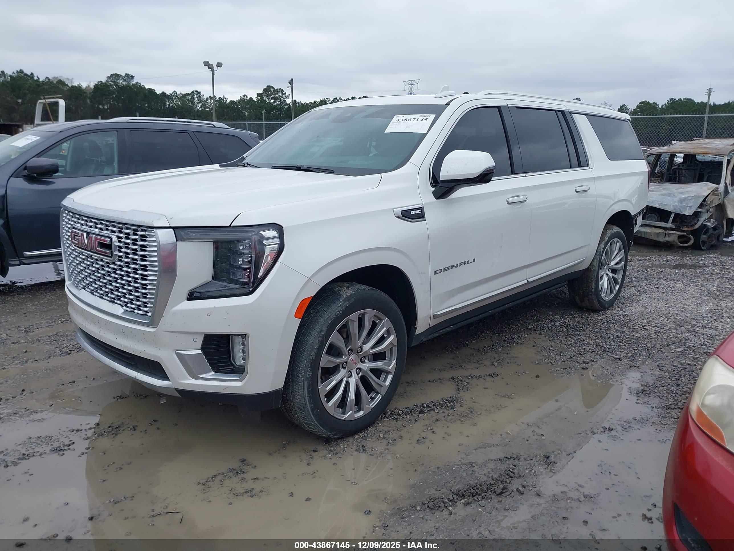 GMC YUKON image 2