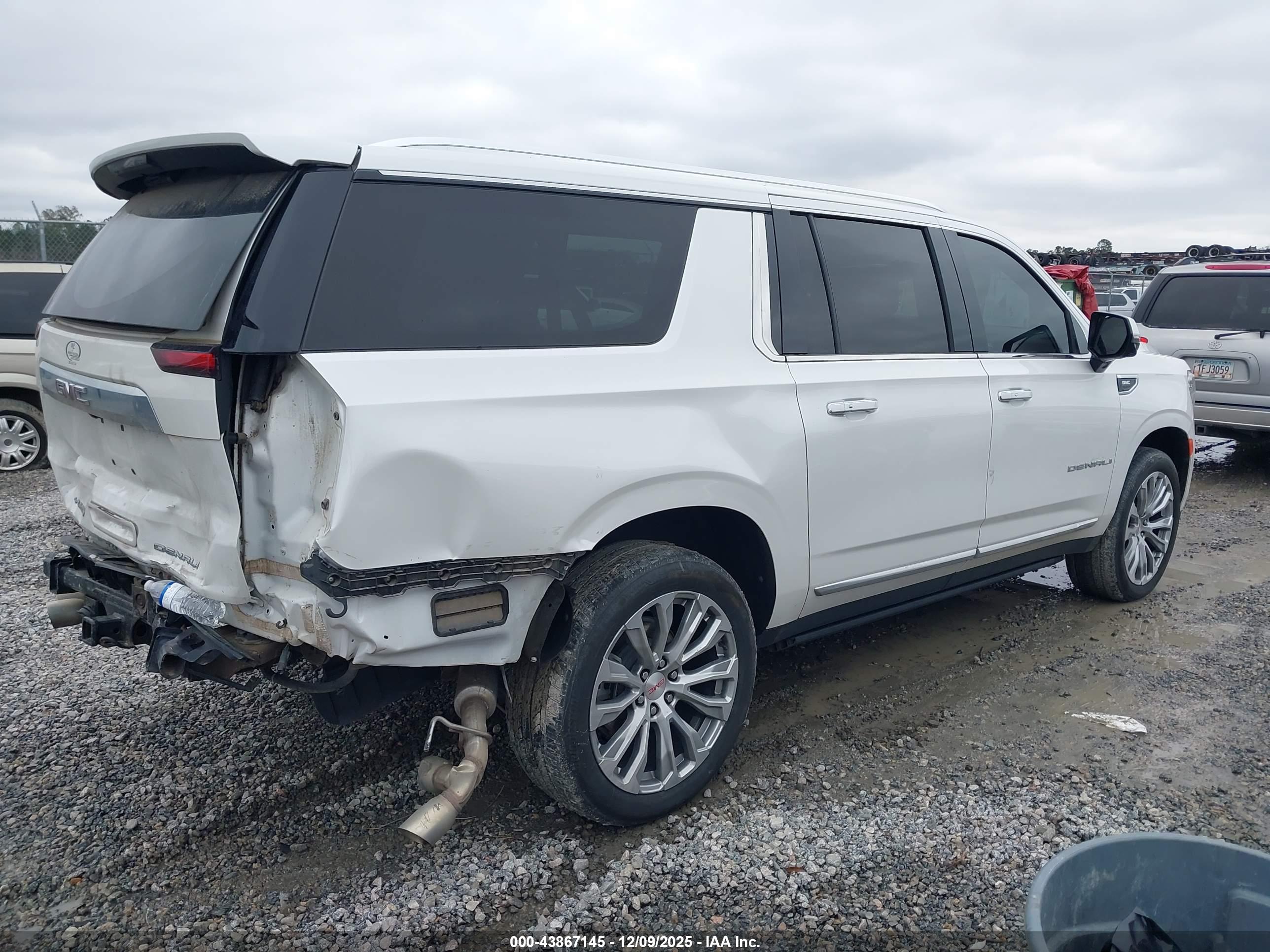 GMC YUKON image 4