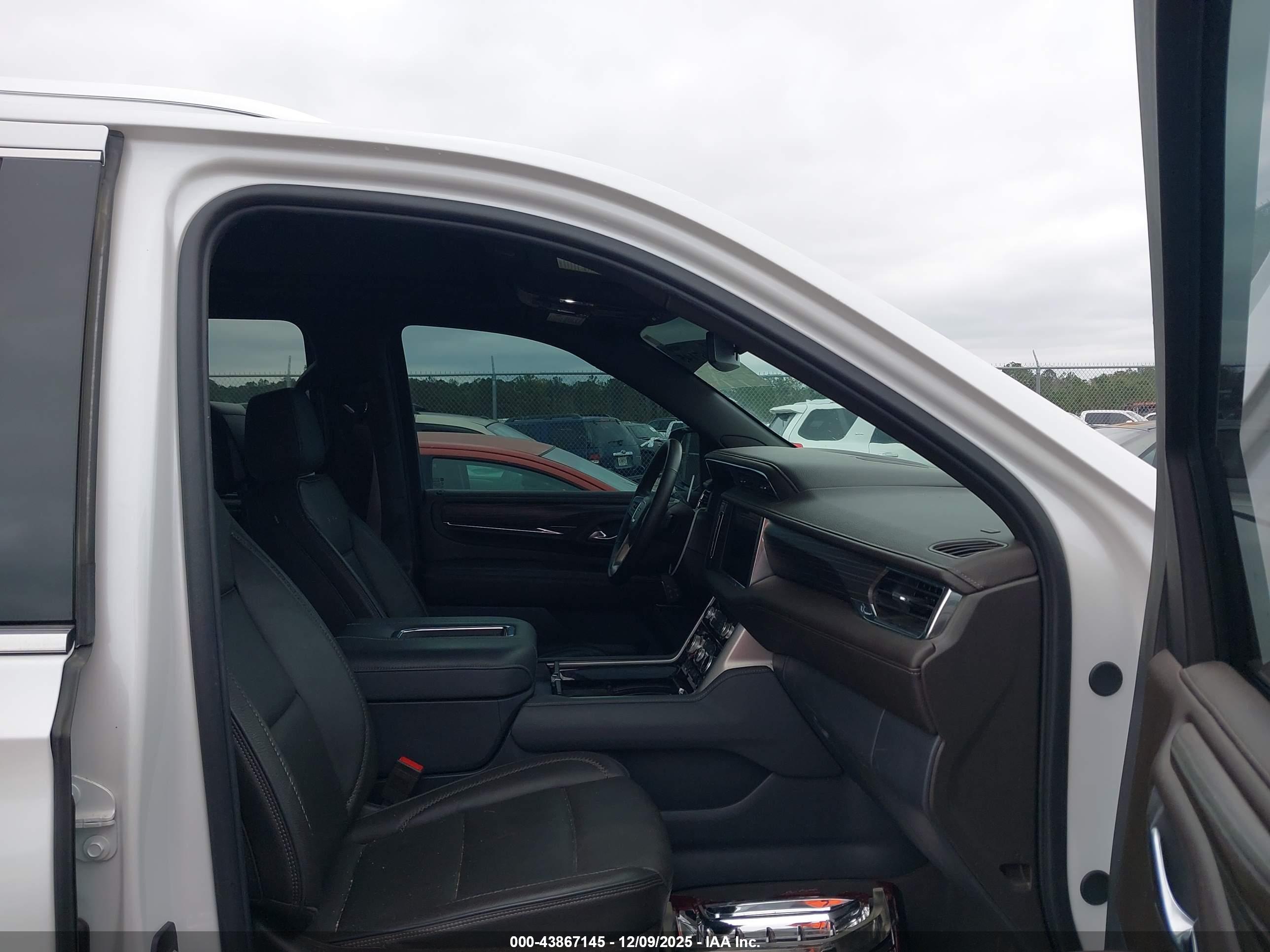 GMC YUKON image 5