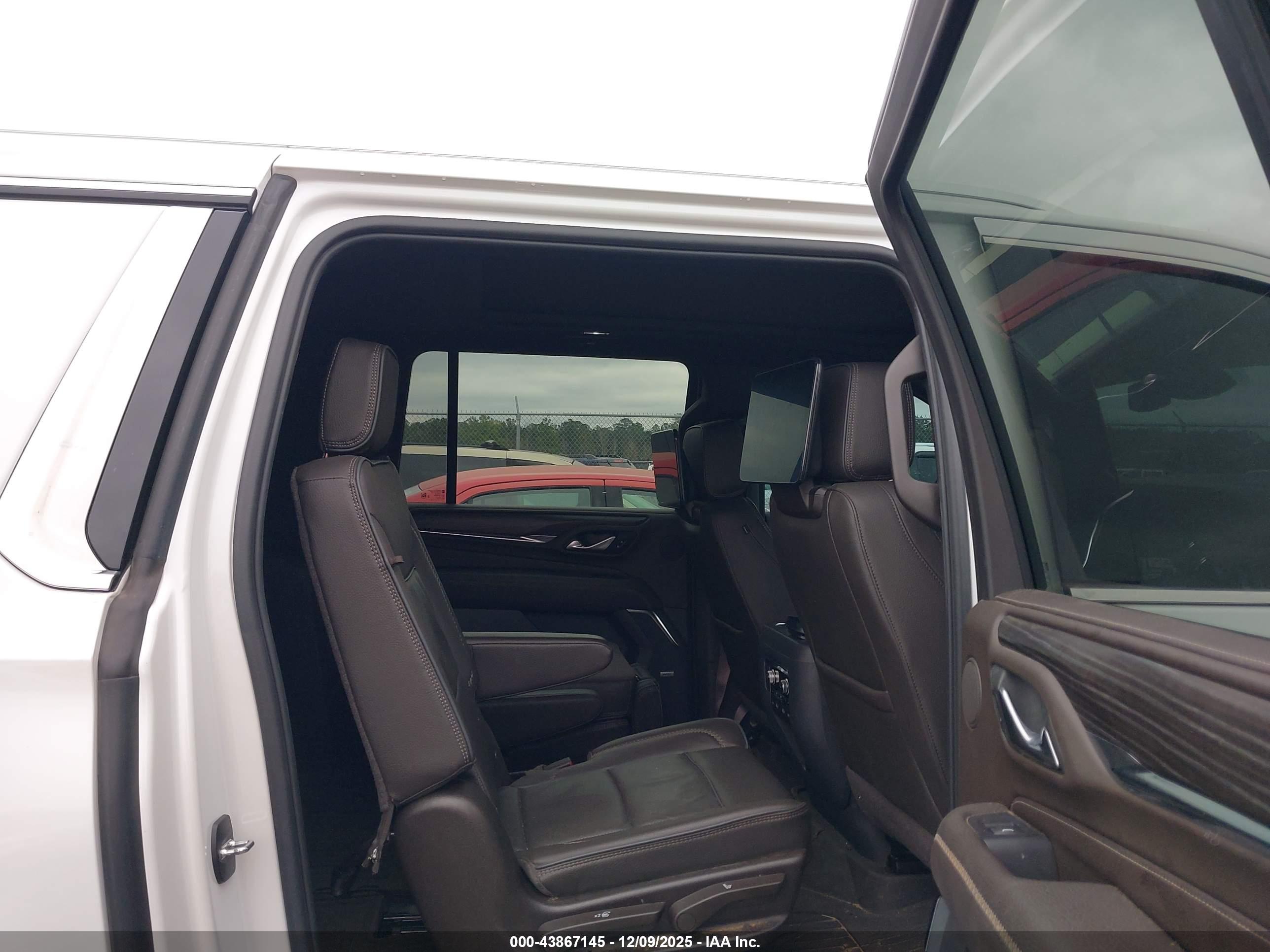 GMC YUKON image 8