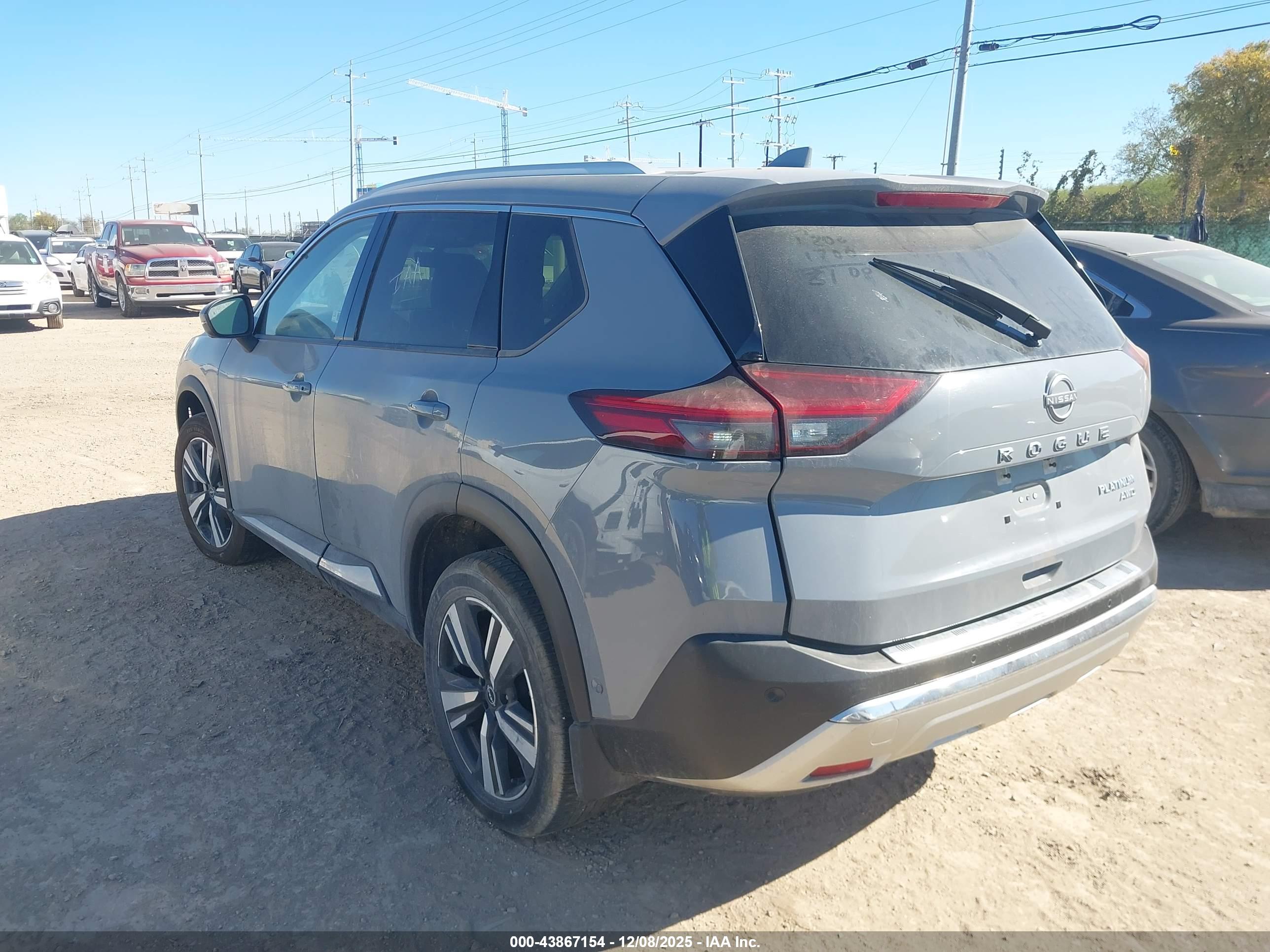 NISSAN ROGUE image 3