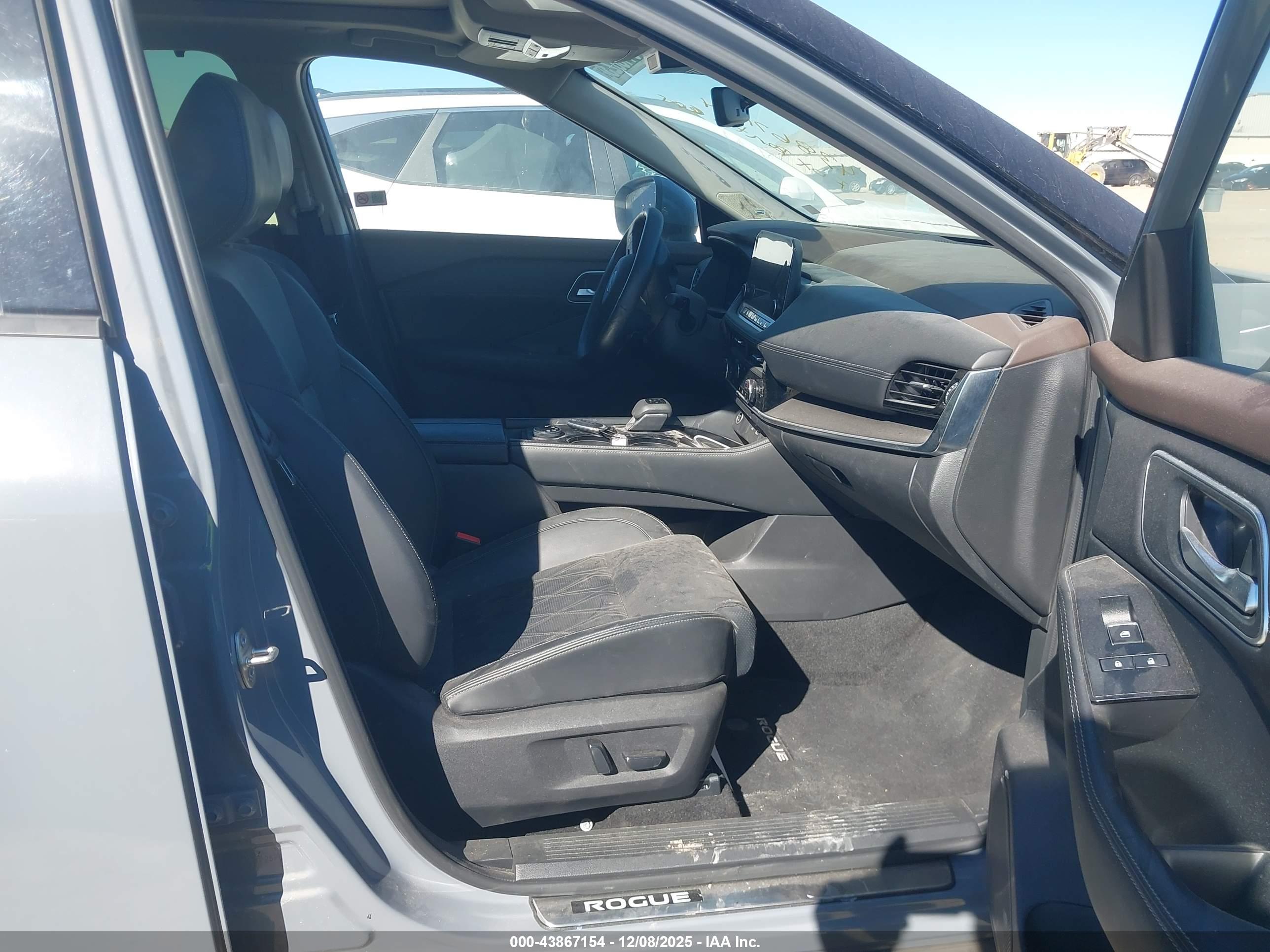 NISSAN ROGUE image 5