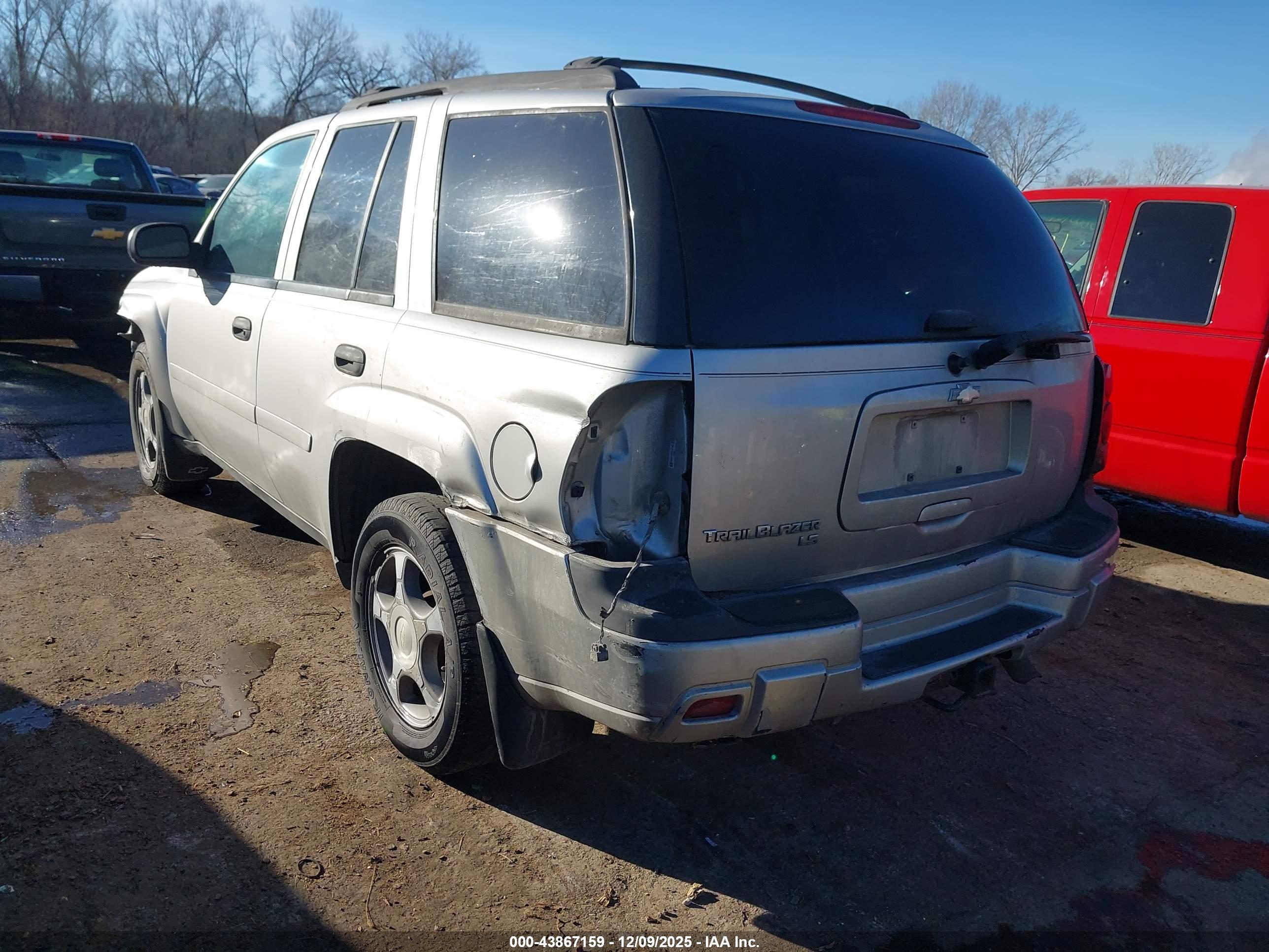 CHEVROLET TRAILBLAZER image 3