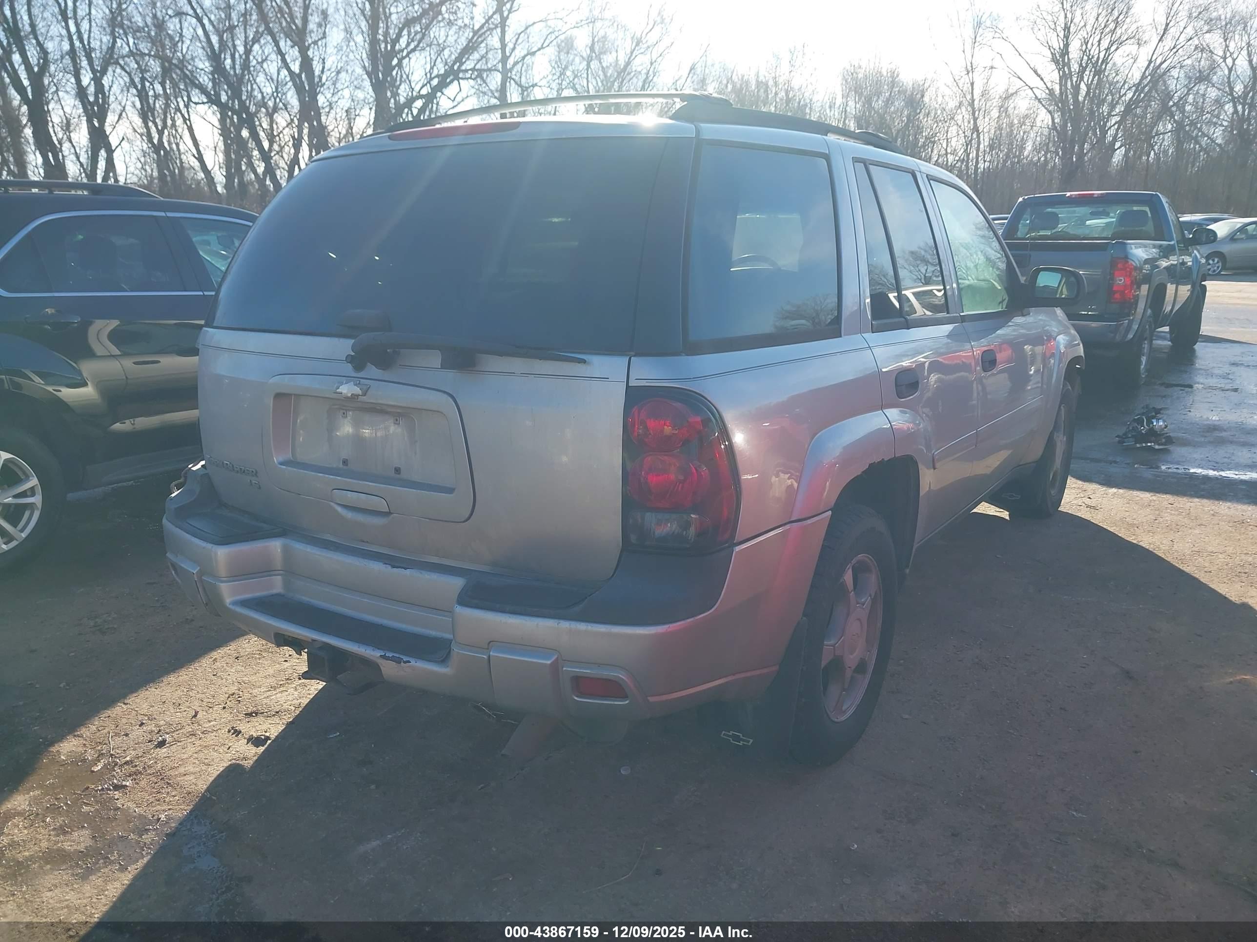 CHEVROLET TRAILBLAZER image 4