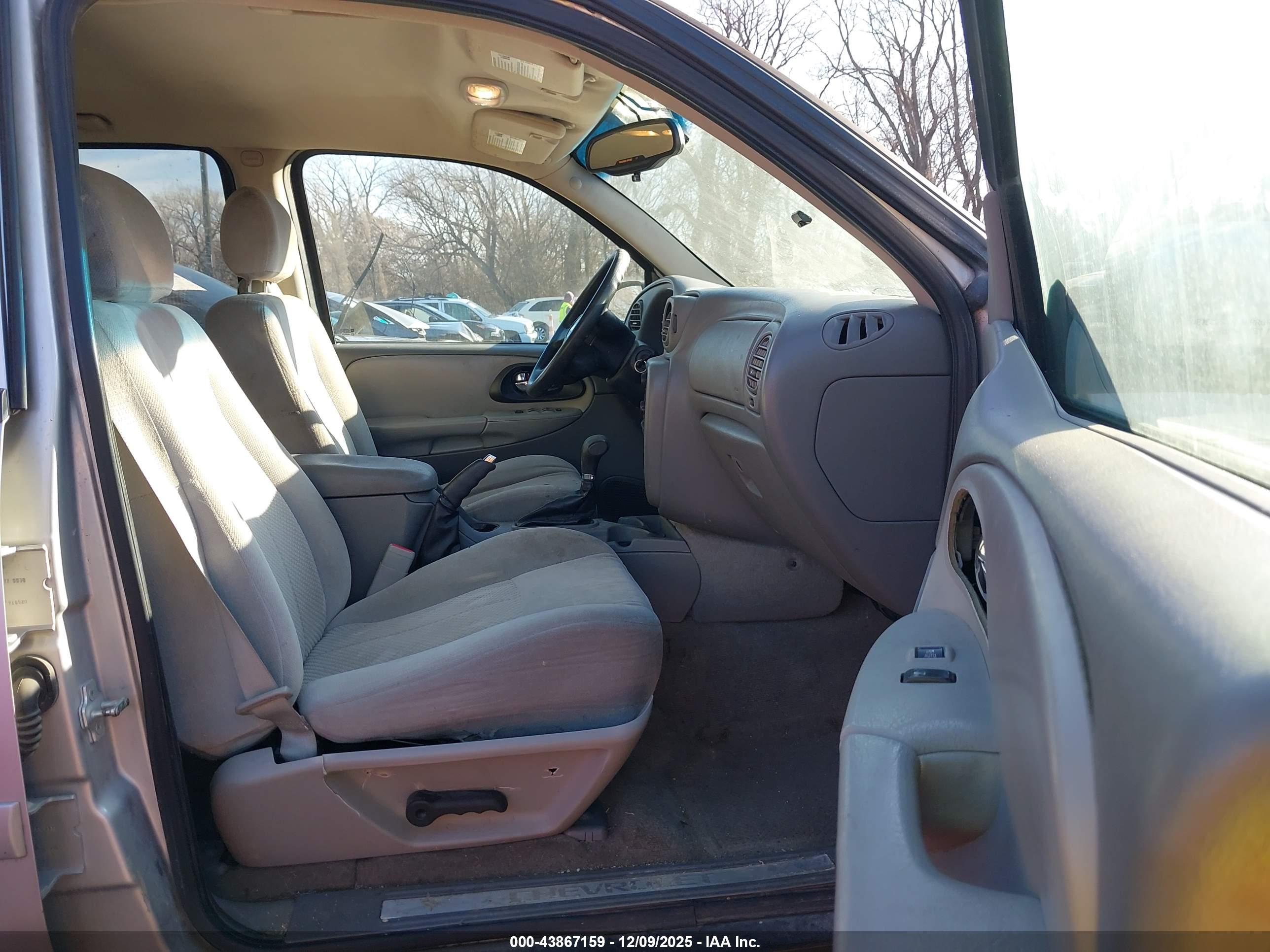 CHEVROLET TRAILBLAZER image 5