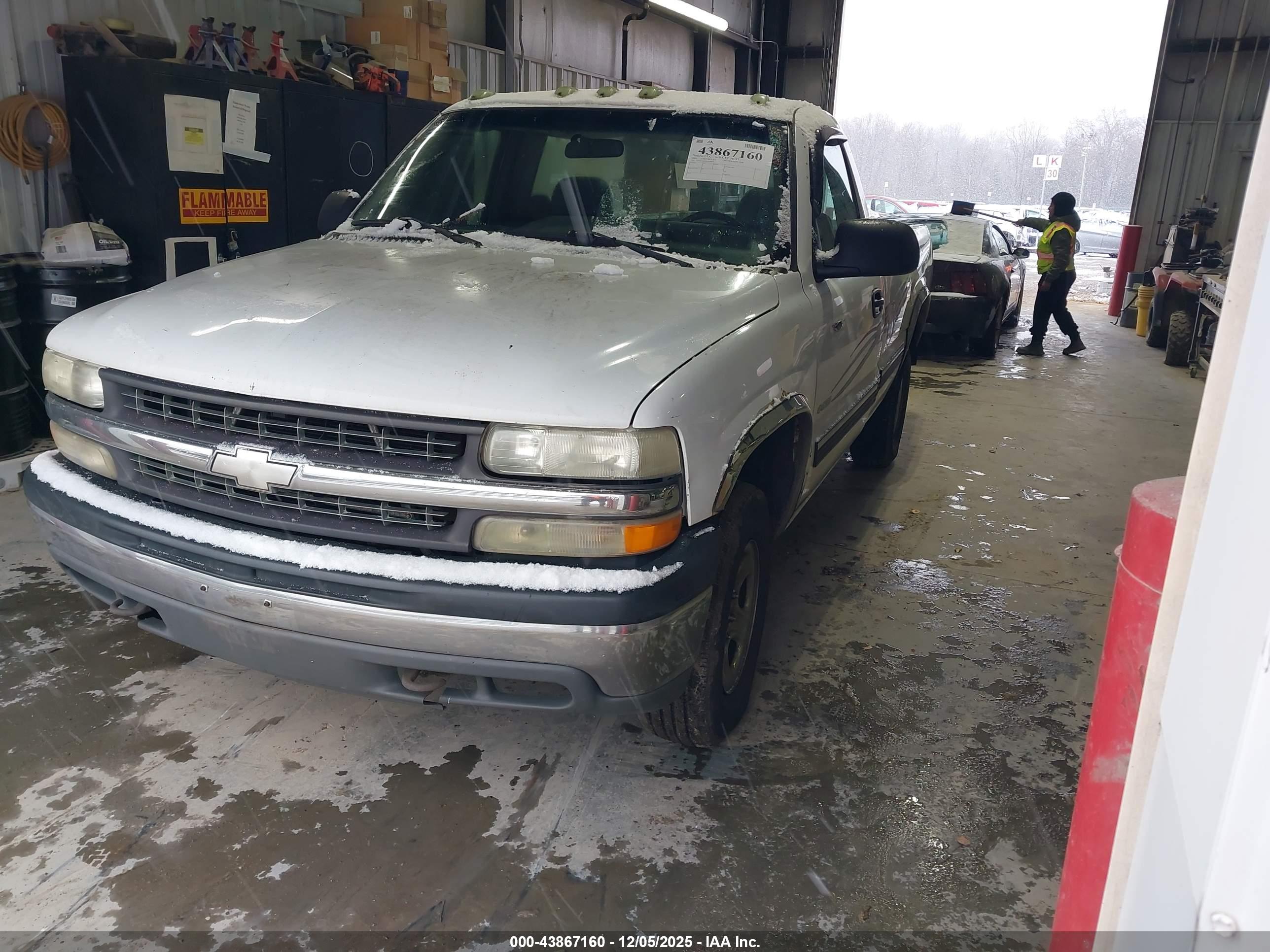 CHEVROLET SILVERADO image 2