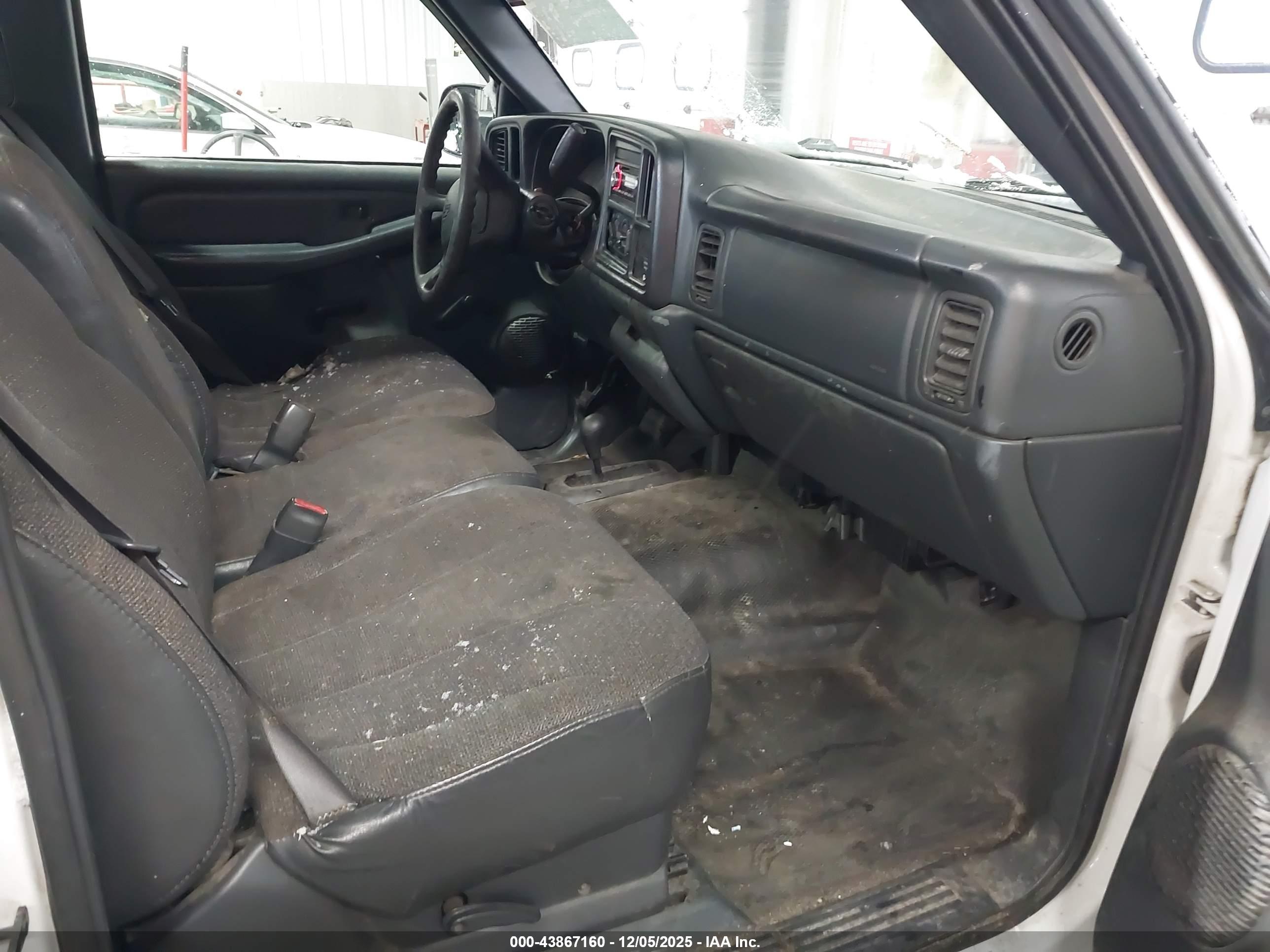 CHEVROLET SILVERADO image 5