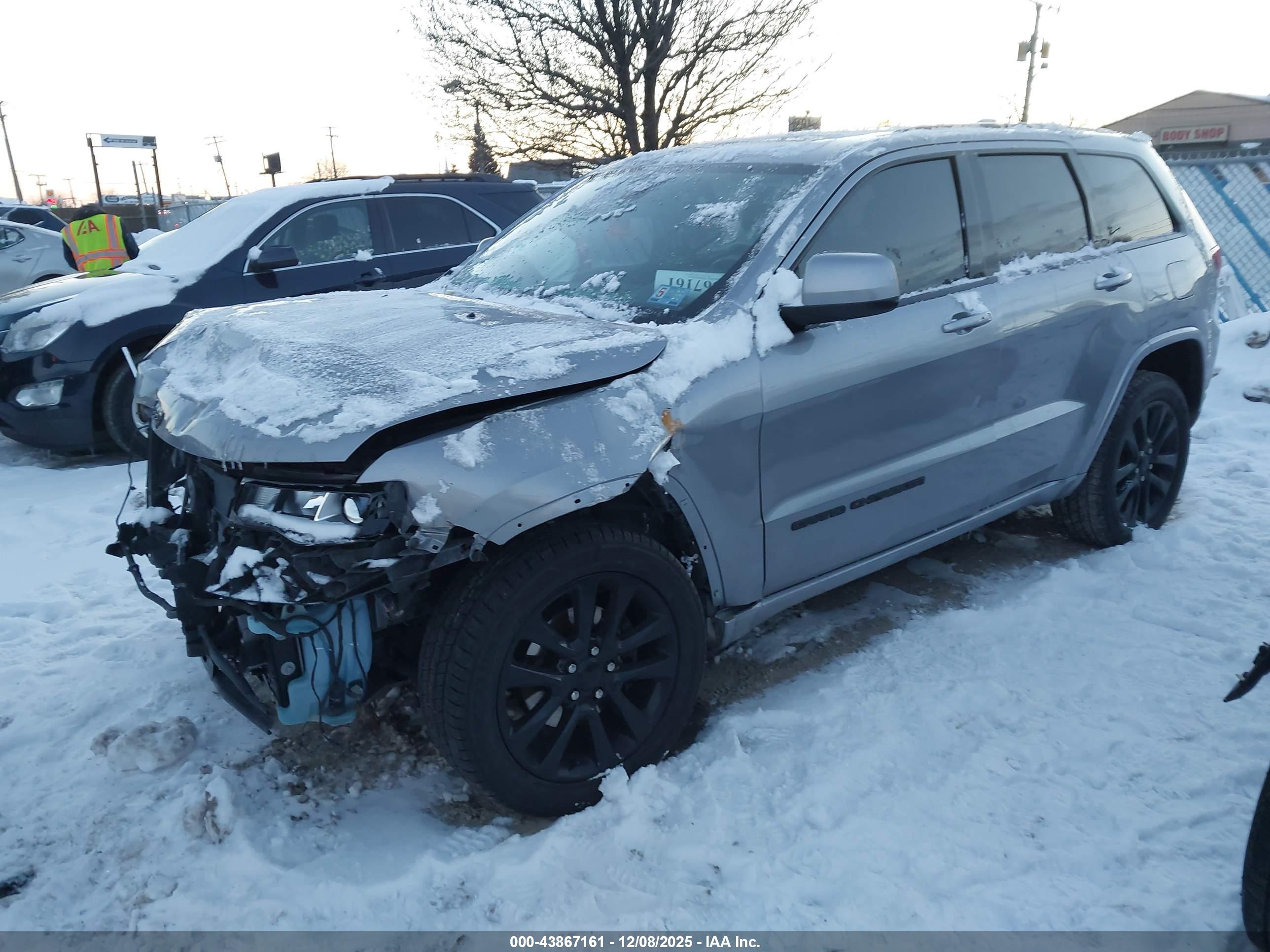 JEEP GRAND image 2