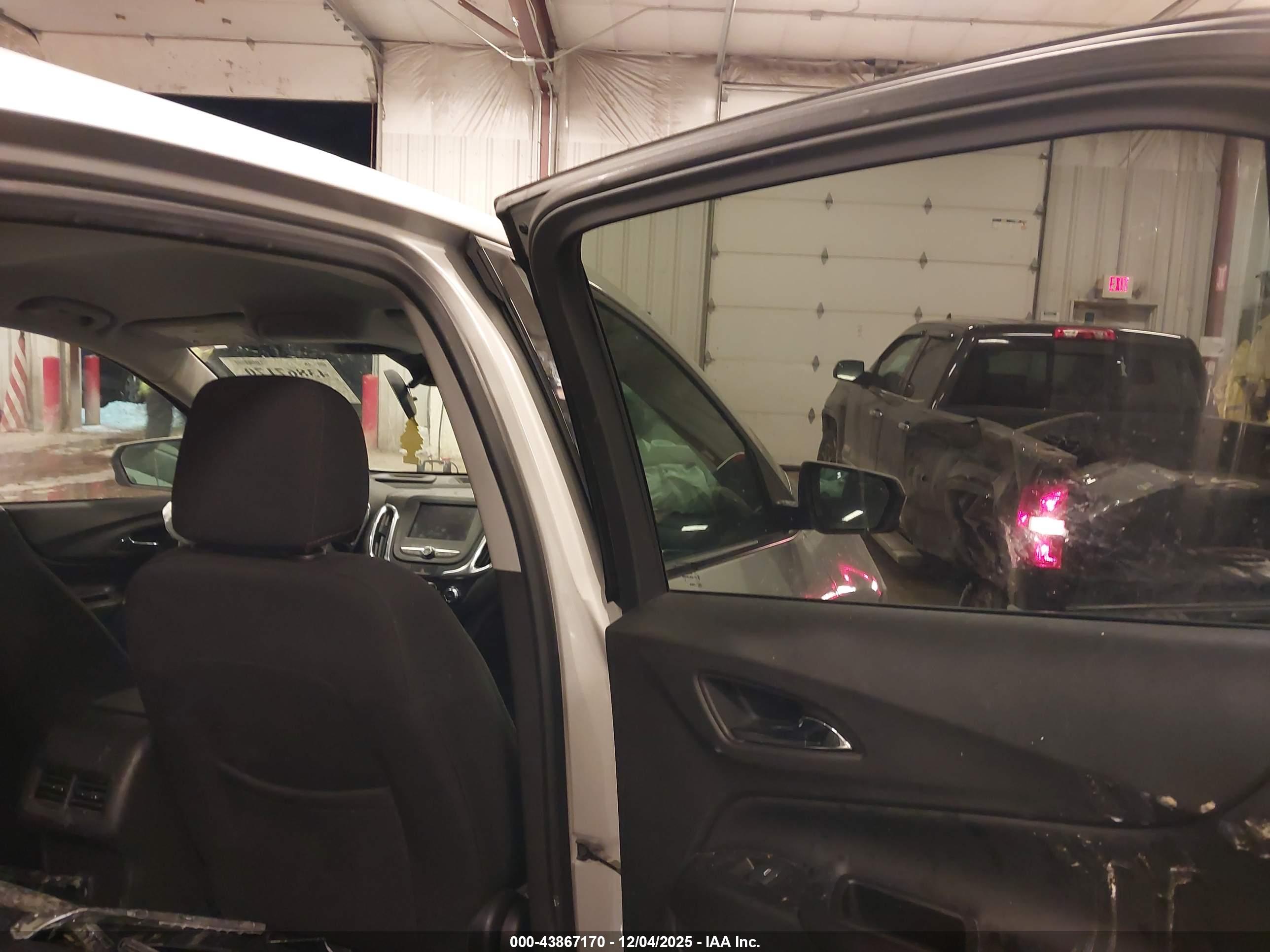 CHEVROLET EQUINOX image 8