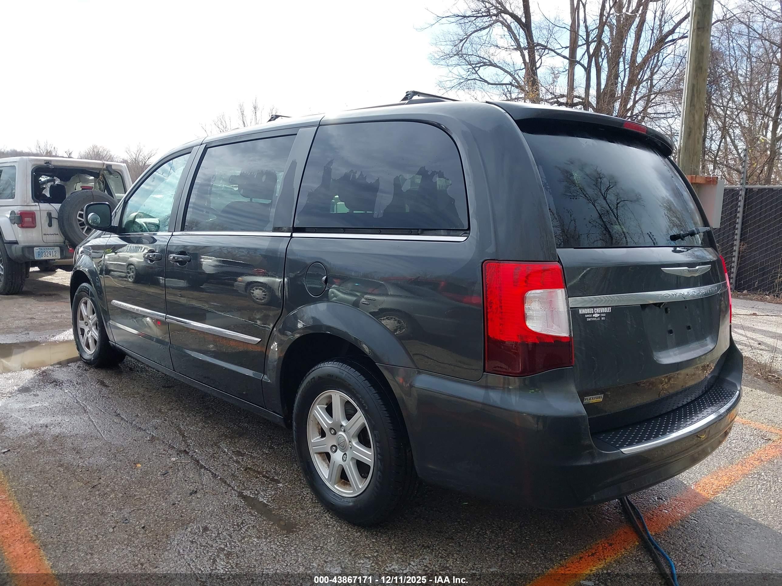 CHRYSLER TOWN image 3