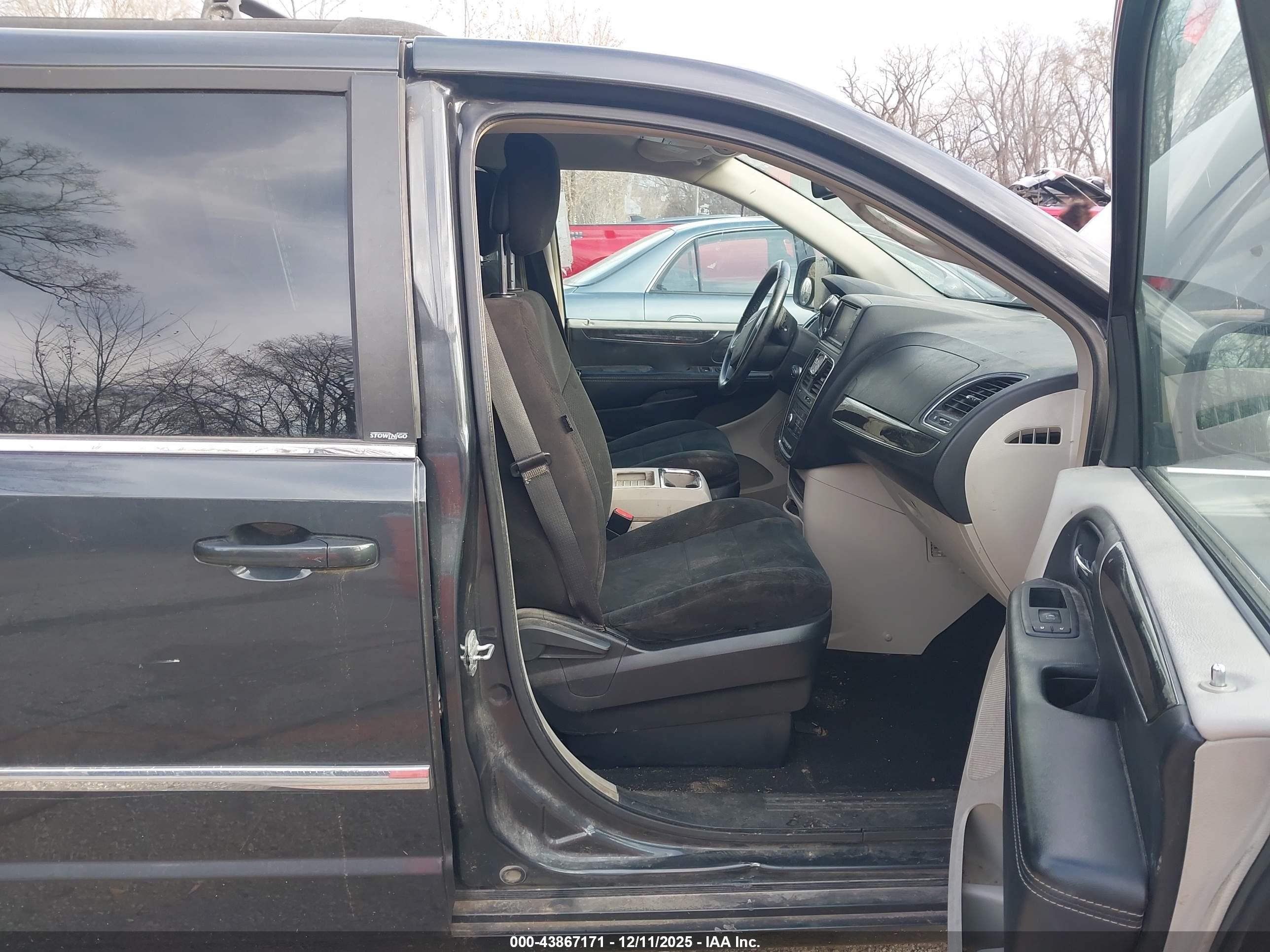 CHRYSLER TOWN image 5