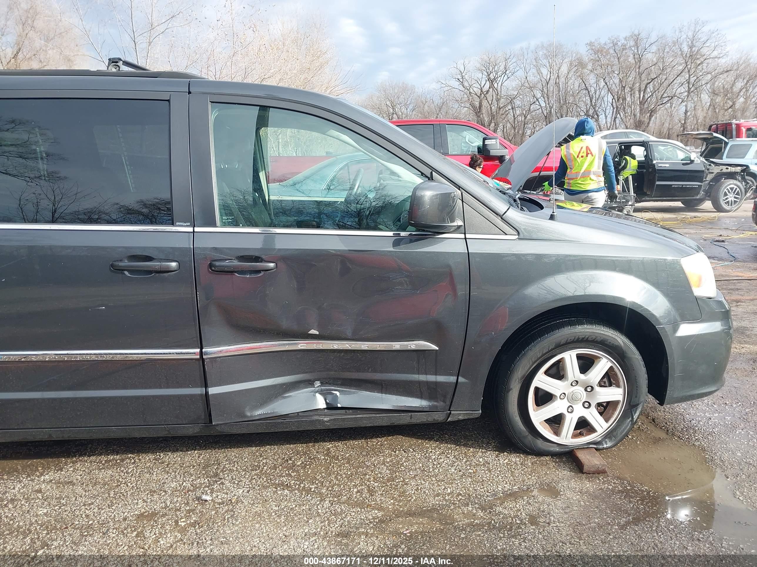 CHRYSLER TOWN image 6