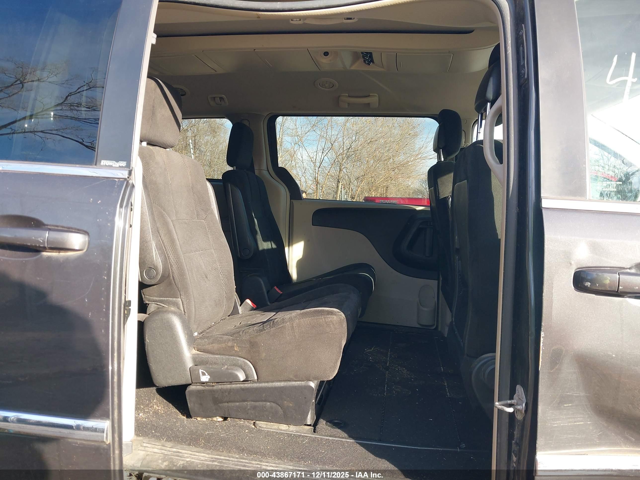 CHRYSLER TOWN image 8
