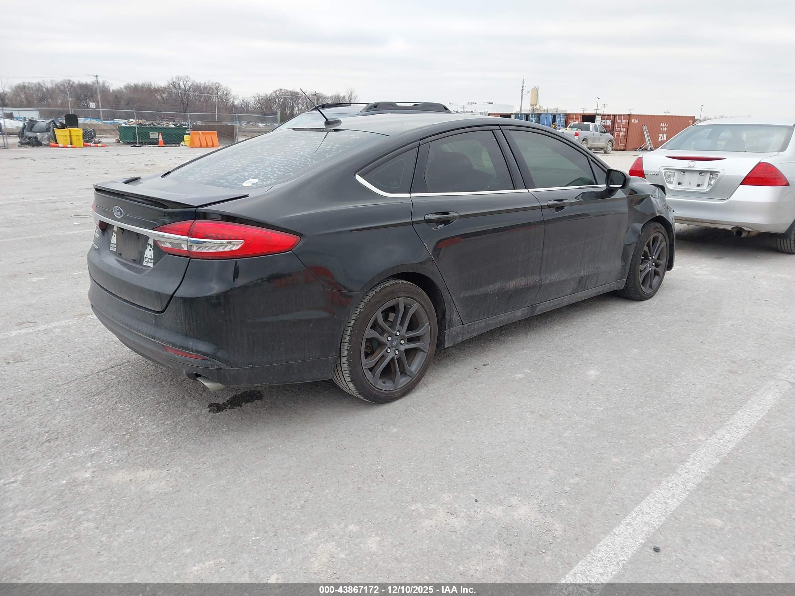 FORD FUSION image 4