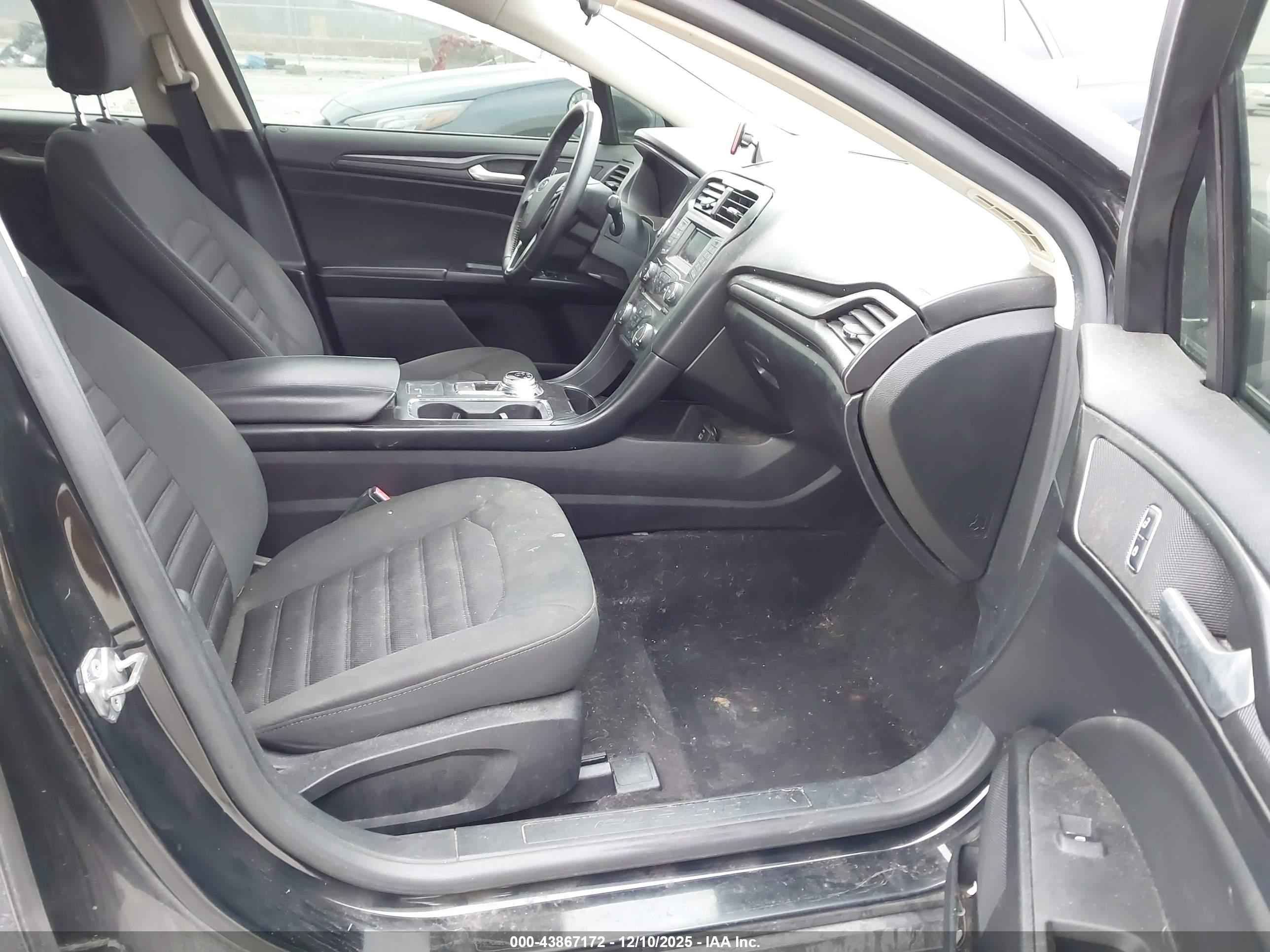FORD FUSION image 5