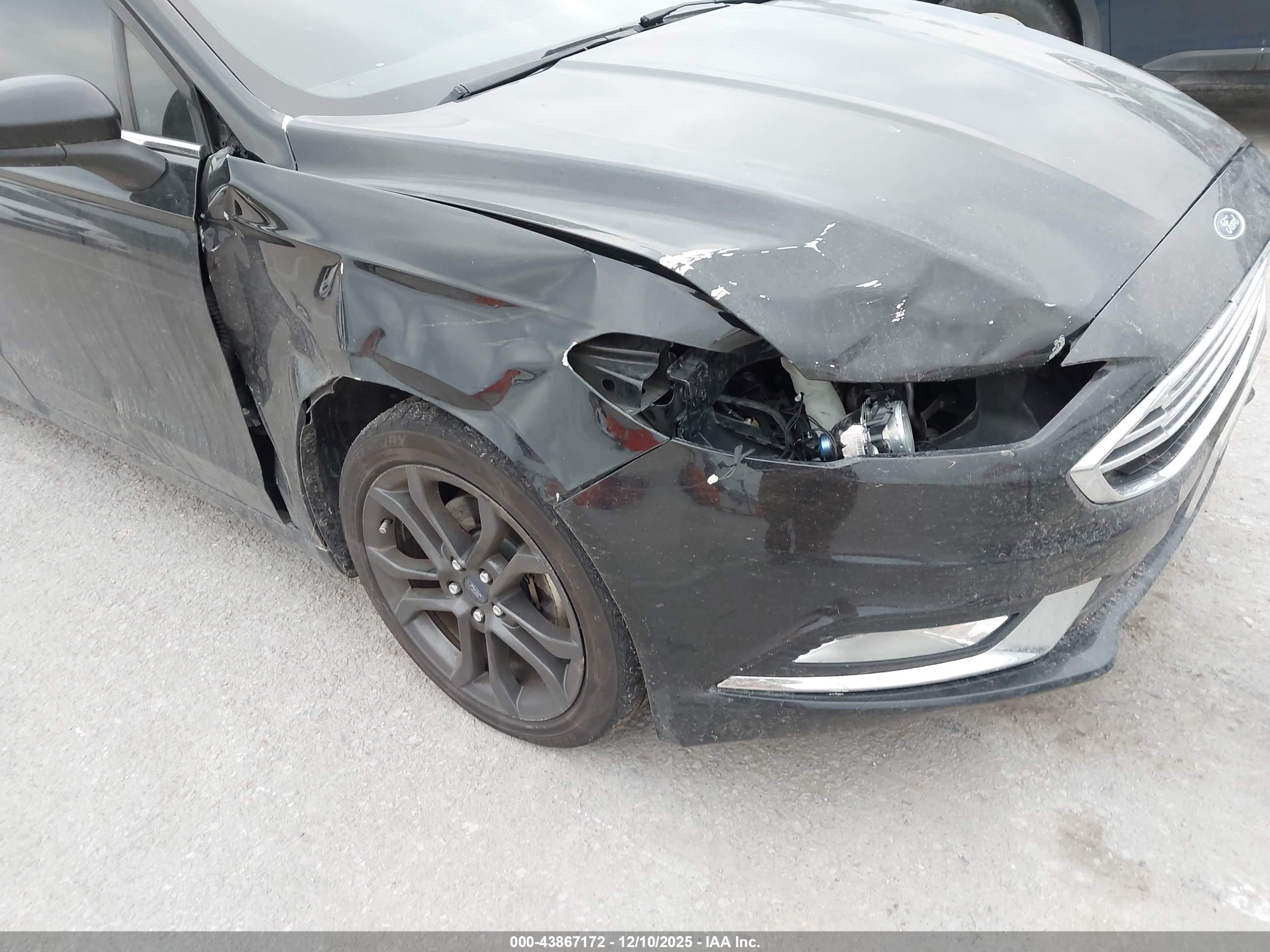 FORD FUSION image 6