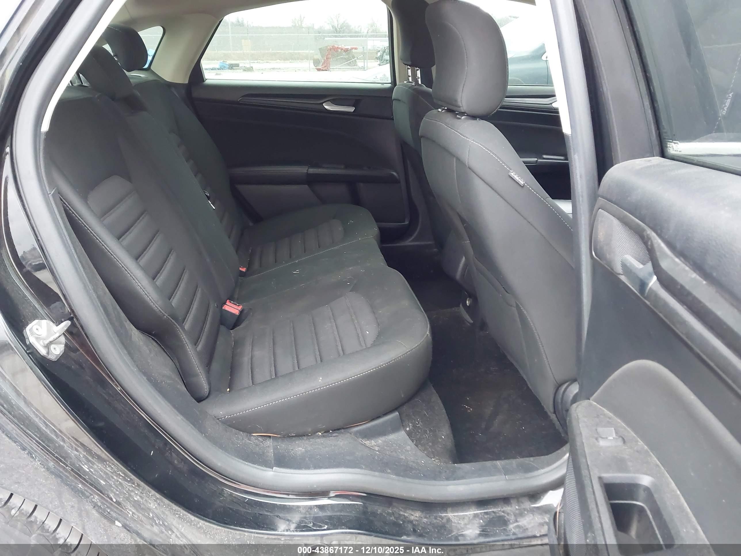 FORD FUSION image 8