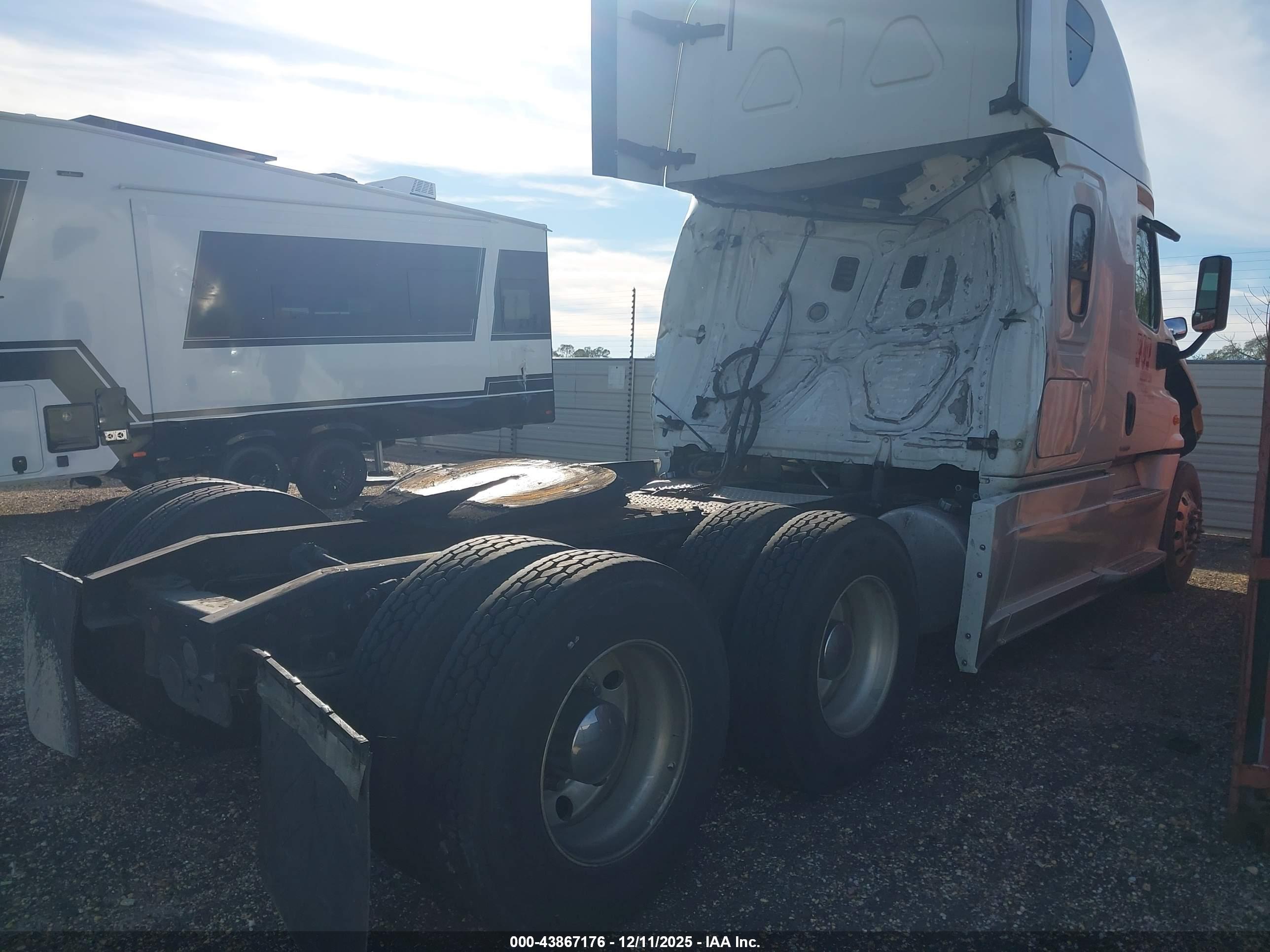 FREIGHTLINER CASCADIA image 4