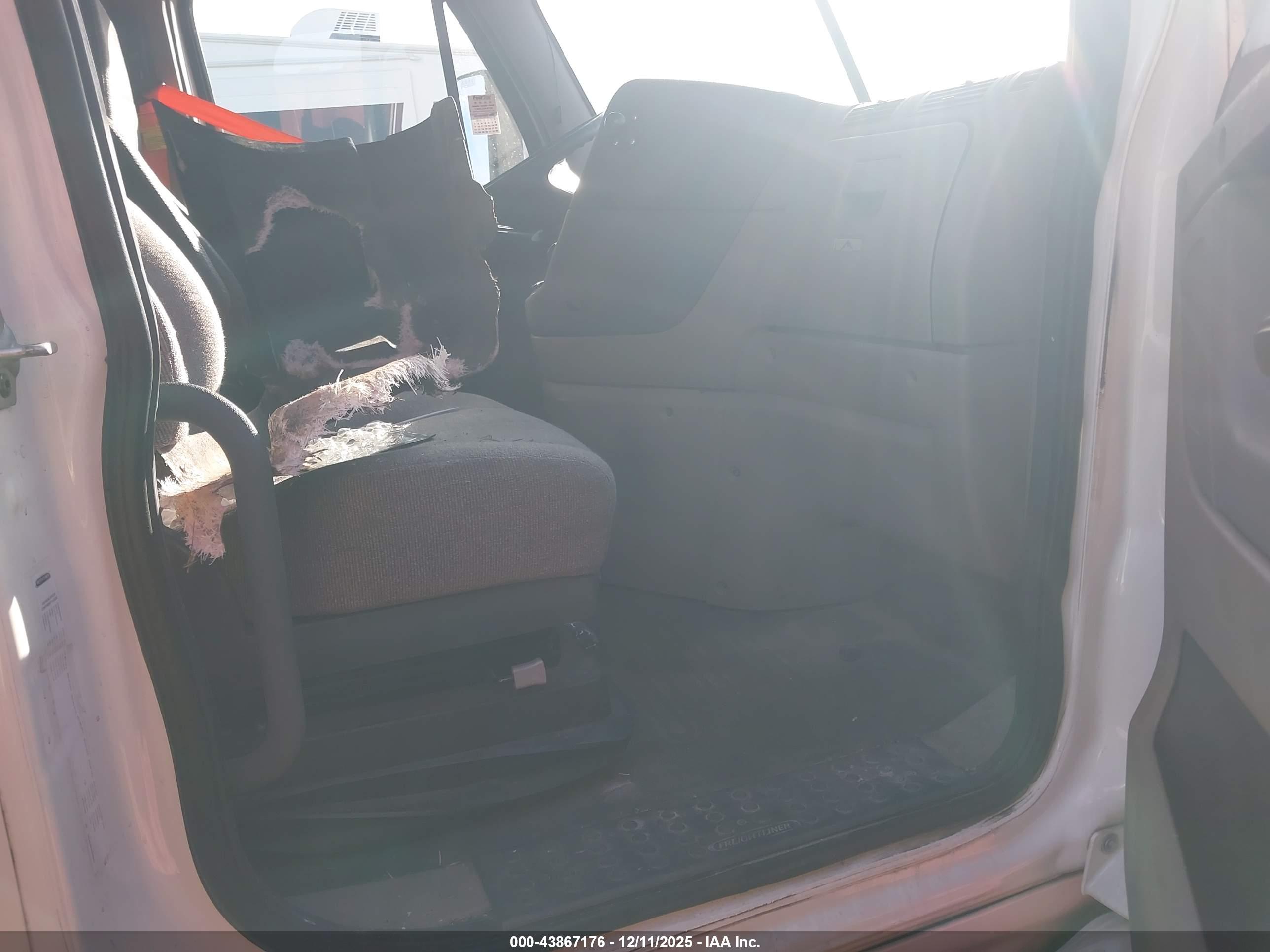 FREIGHTLINER CASCADIA image 7
