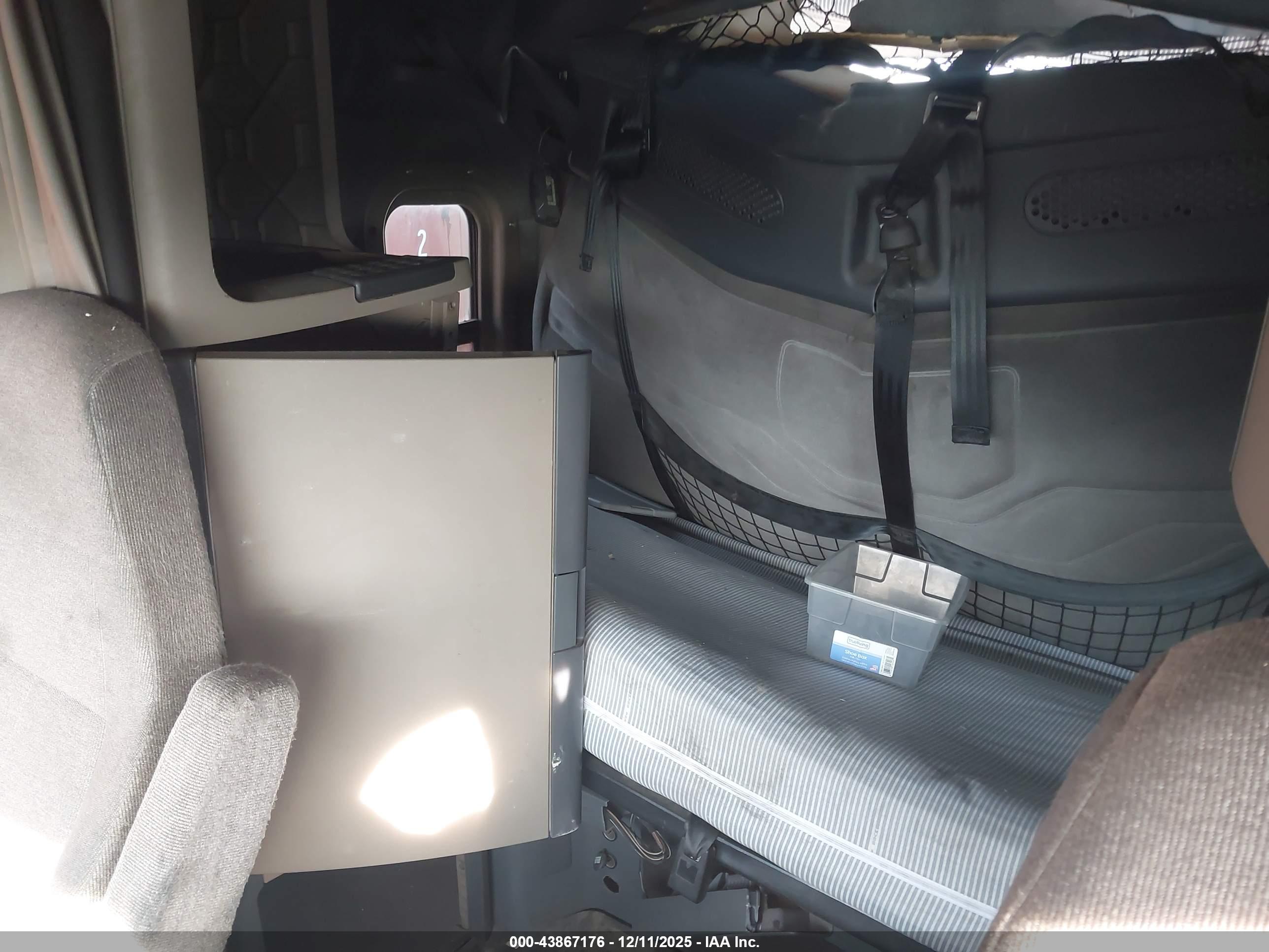 FREIGHTLINER CASCADIA image 8