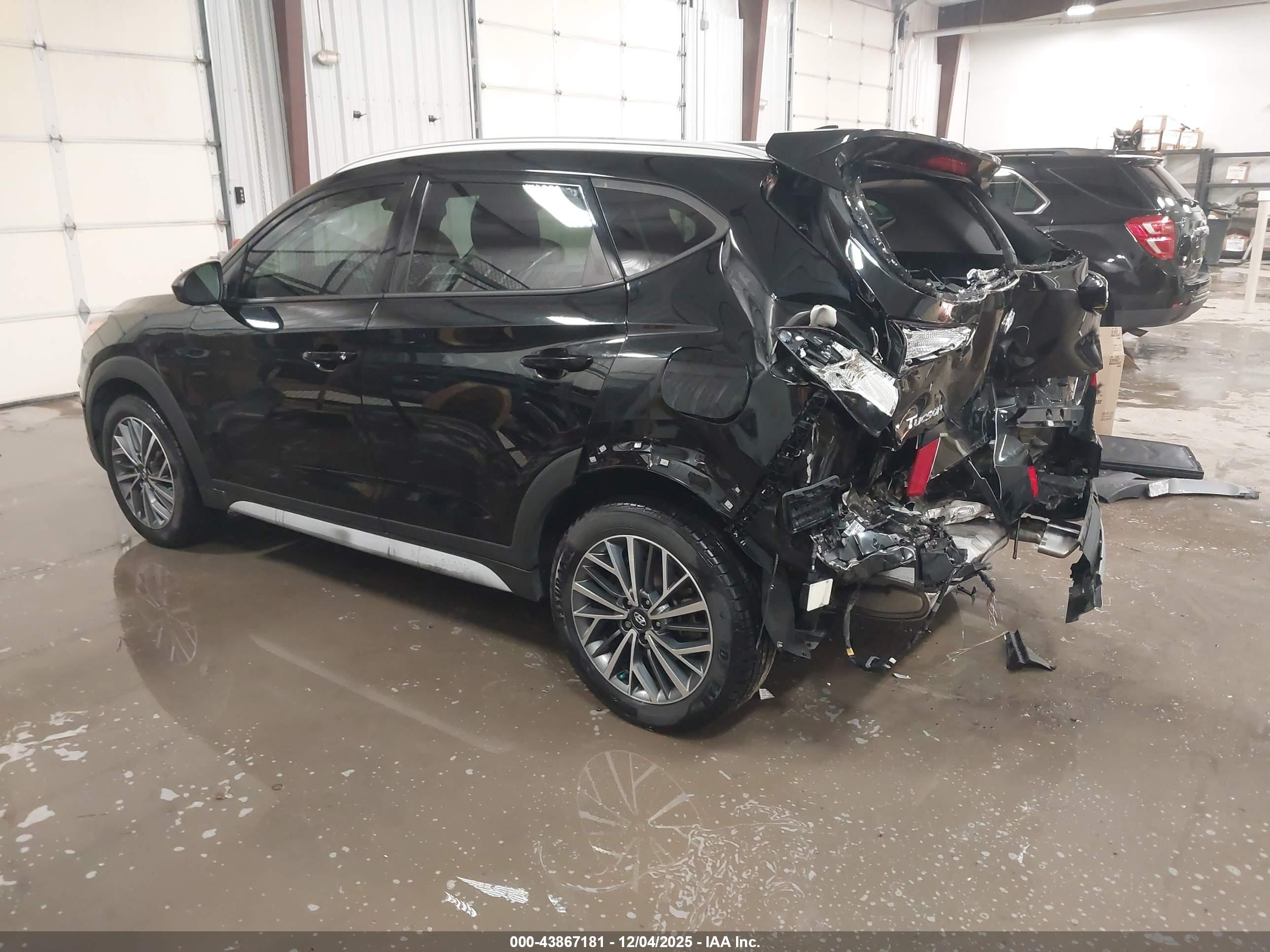 HYUNDAI TUCSON image 3