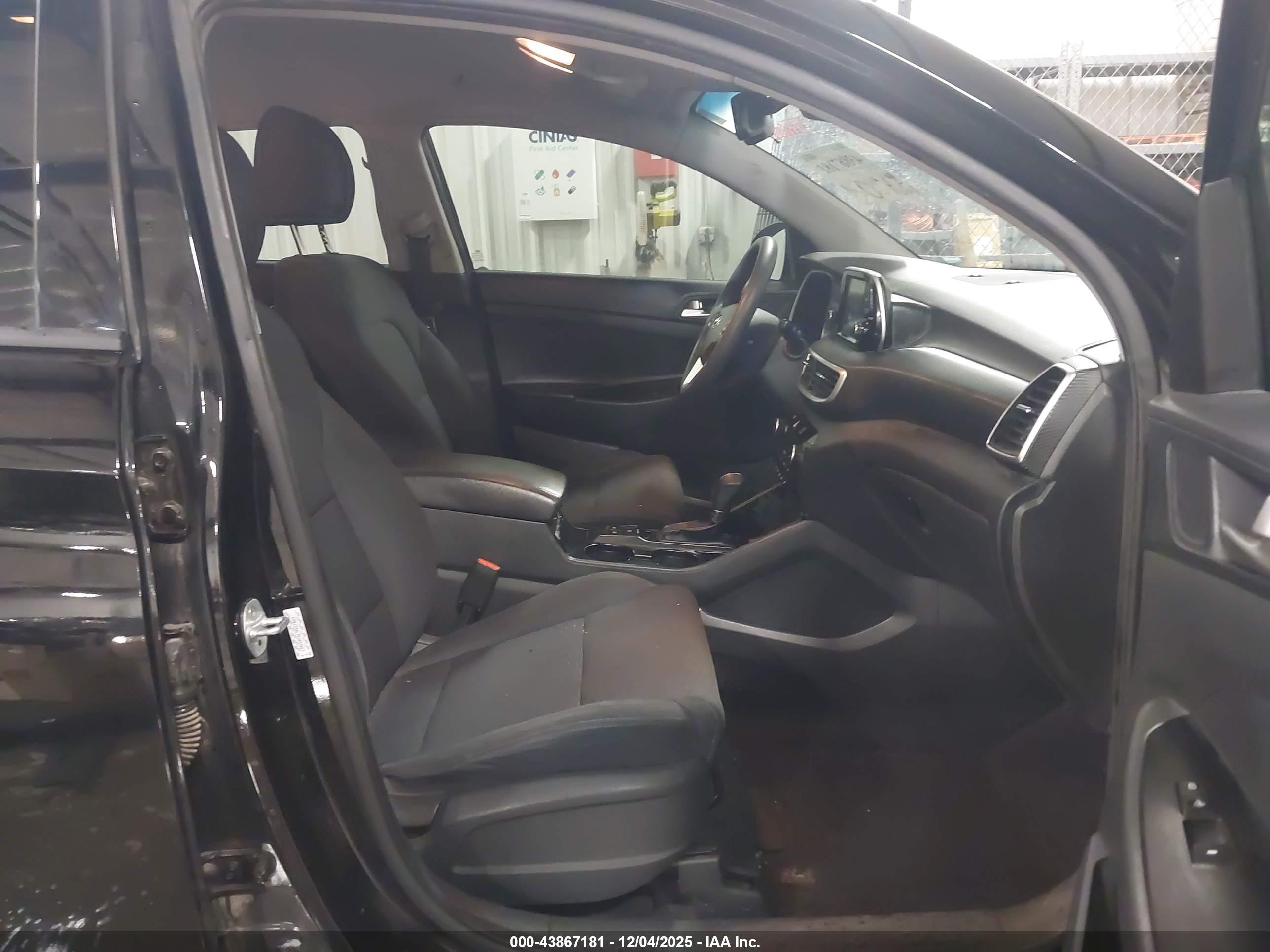 HYUNDAI TUCSON image 5