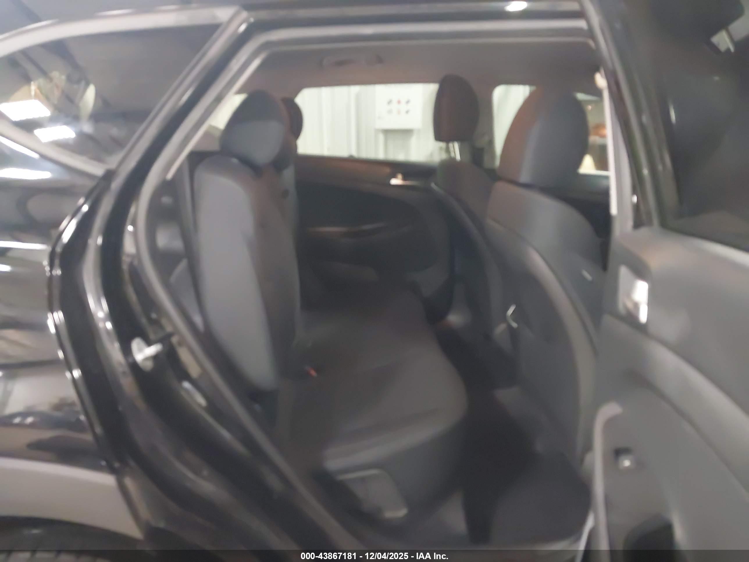 HYUNDAI TUCSON image 8