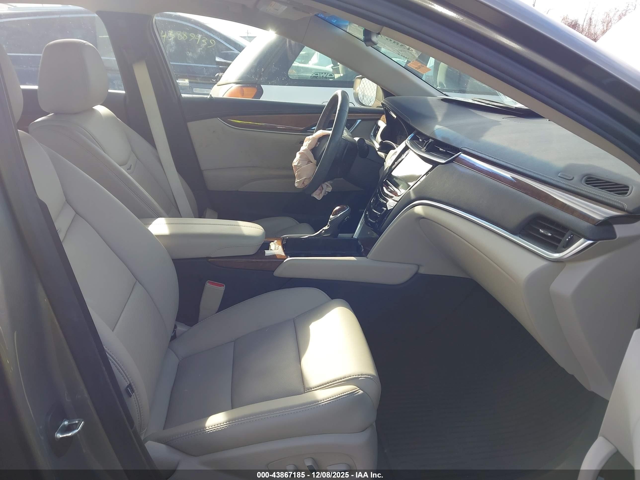 CADILLAC XTS image 5