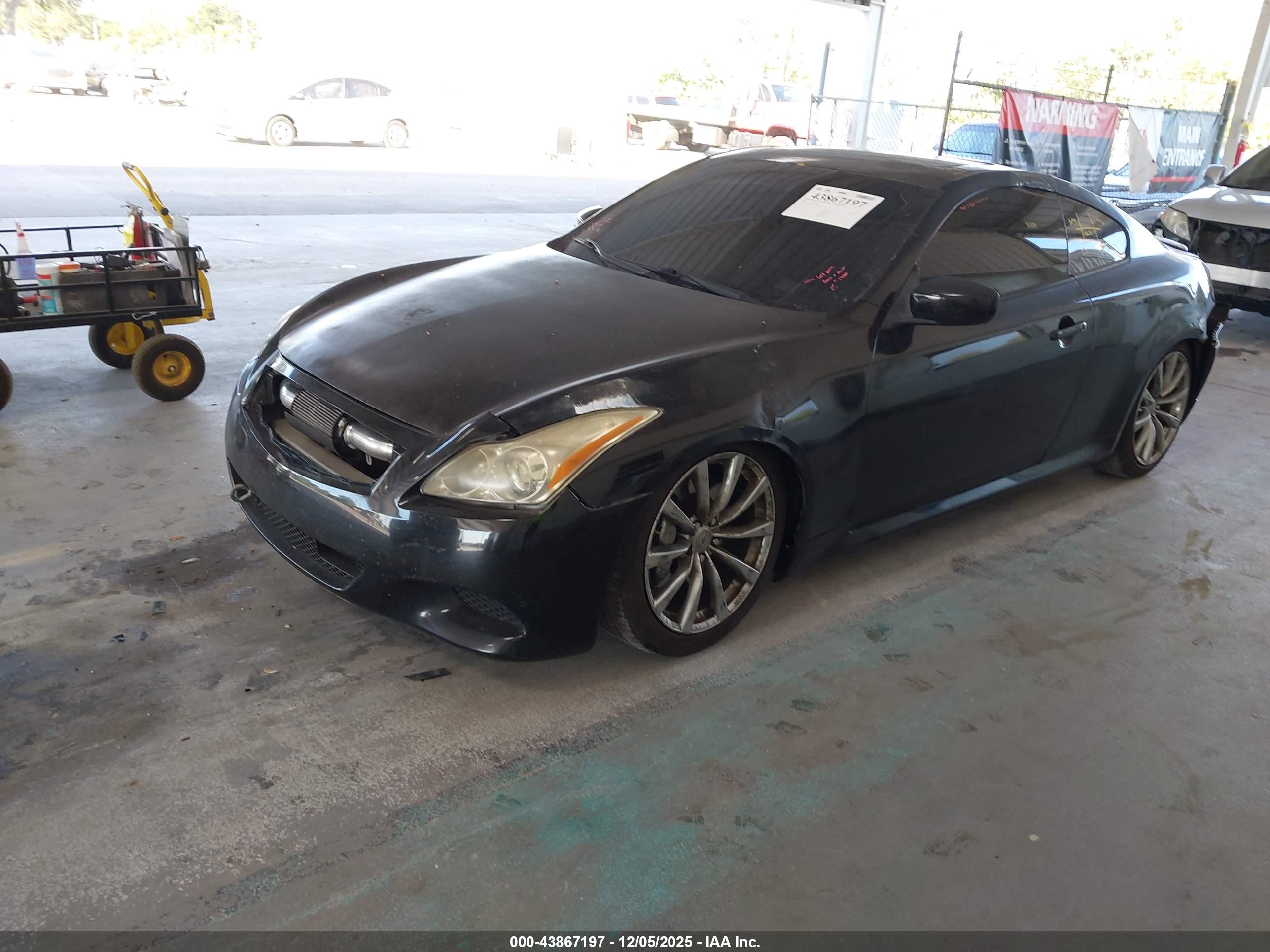 INFINITI G37 image 2